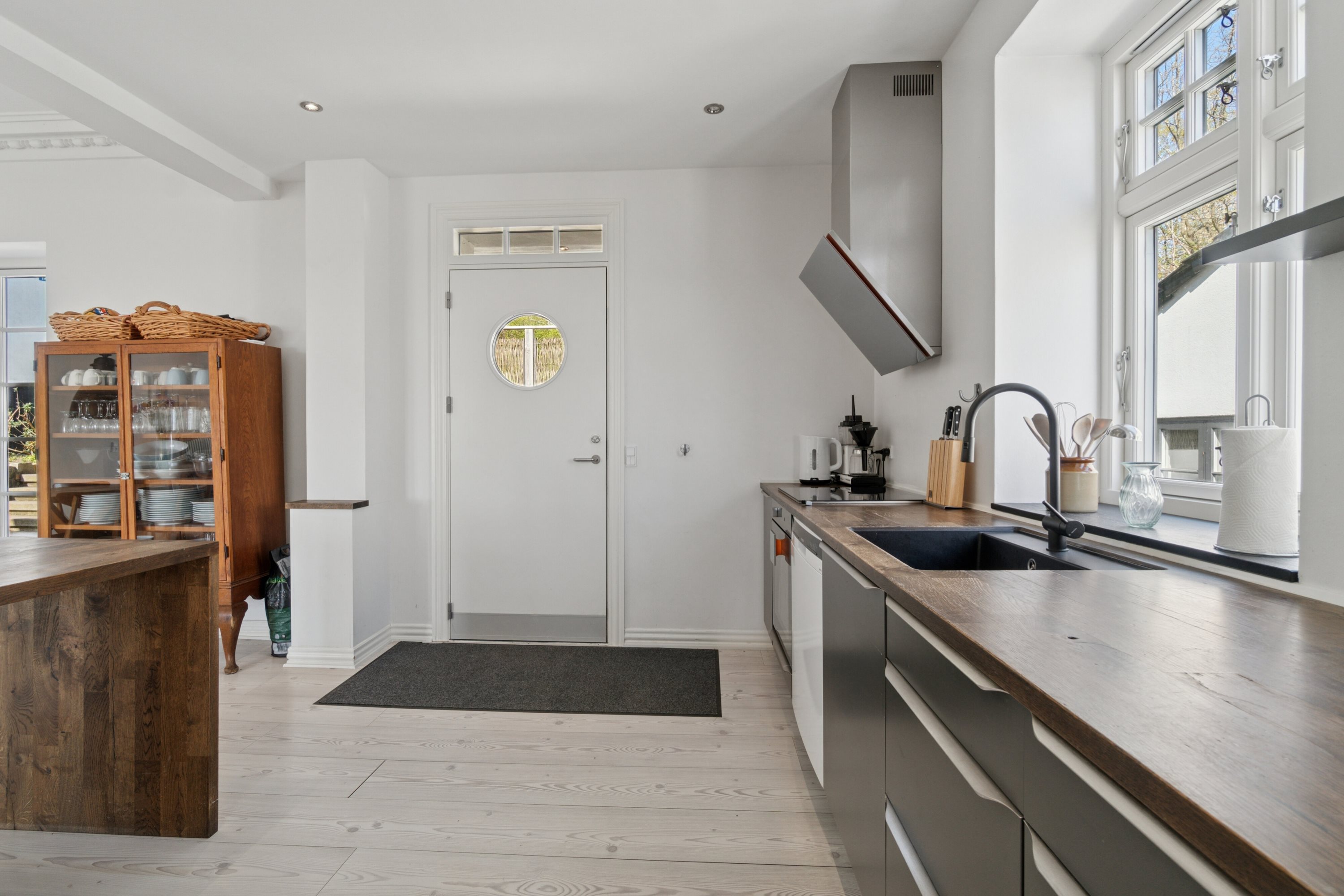 Fremhævet køkken billede i fuldskærmstilstand. Billede af Brinkevej 14C, Sandkås, 3770 Allinge