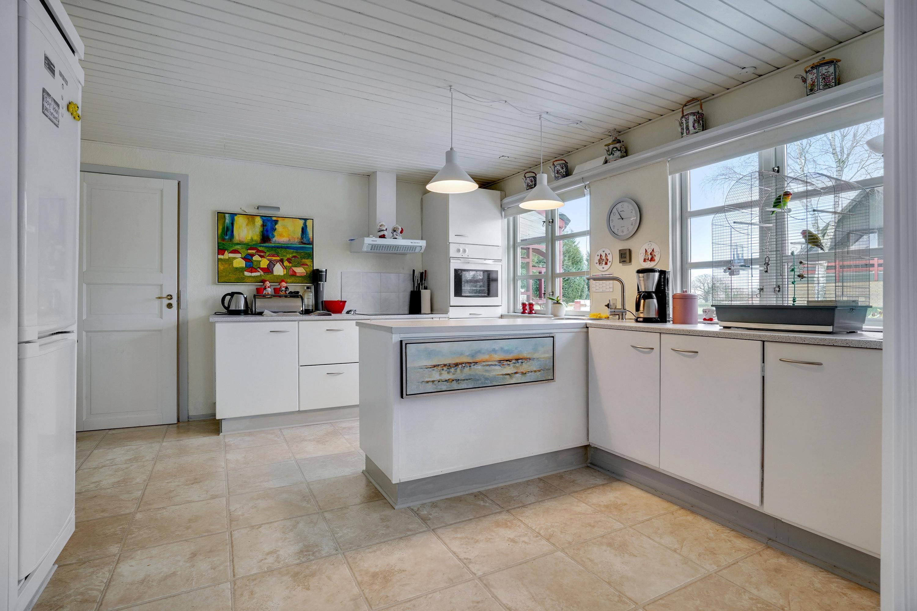 Fremhævet køkken billede i fuldskærmstilstand. Billede af Violvej 3, Skovbølling, 6100 Haderslev