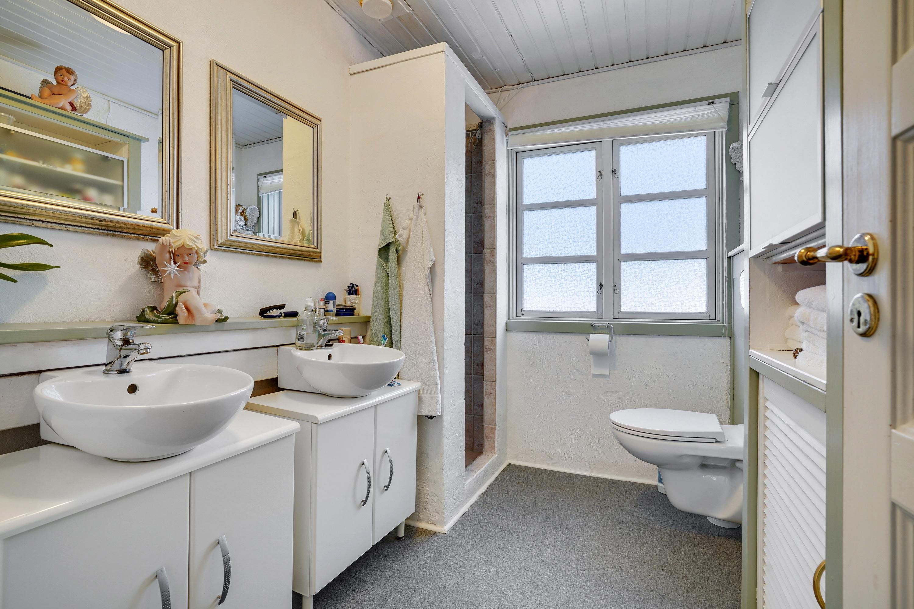 Fremhævet badeværelse billede i fuldskærmstilstand. Billede af Violvej 3, Skovbølling, 6100 Haderslev