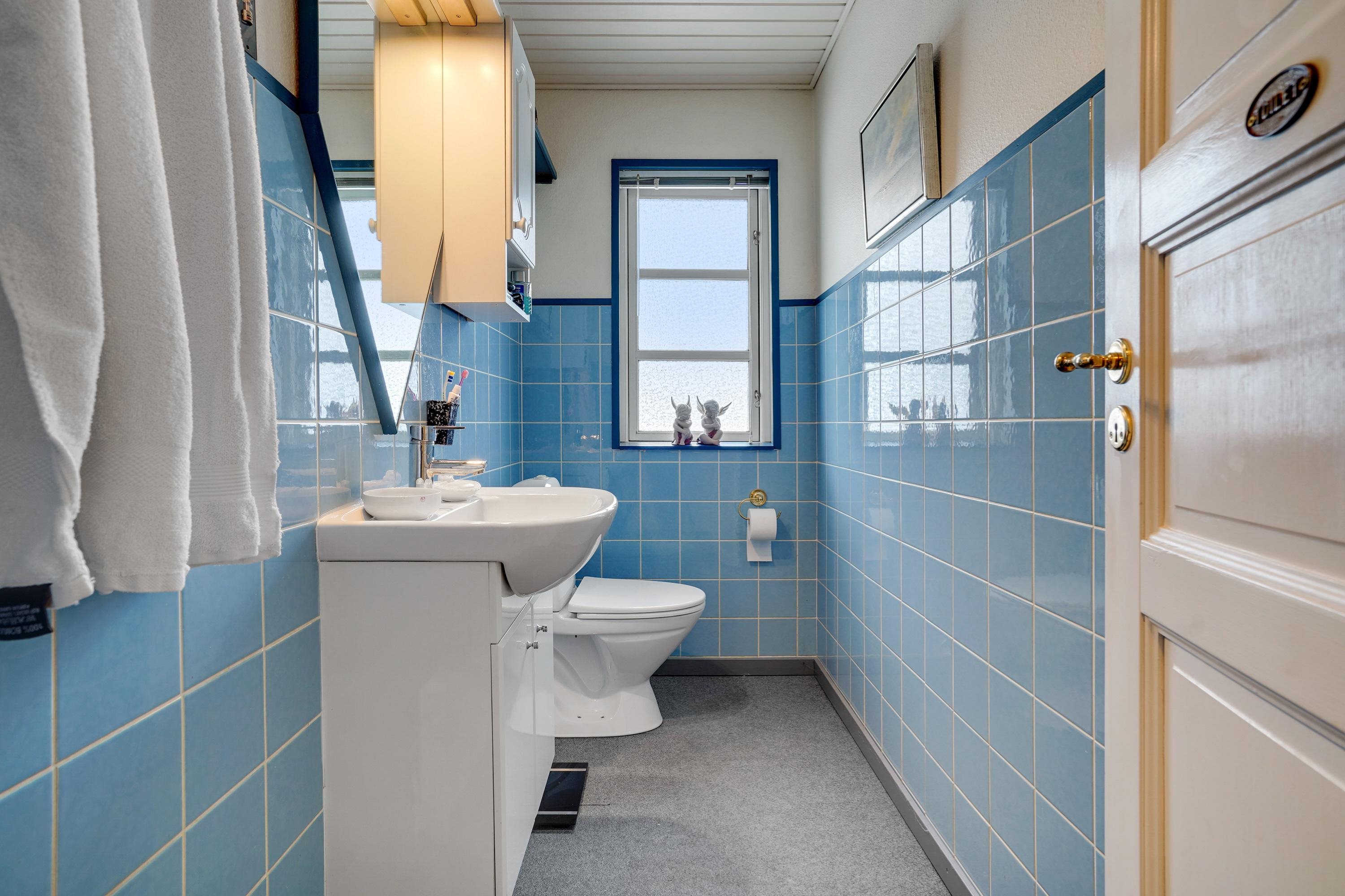 Fremhævet badeværelse billede i fuldskærmstilstand. Billede af Violvej 3, Skovbølling, 6100 Haderslev