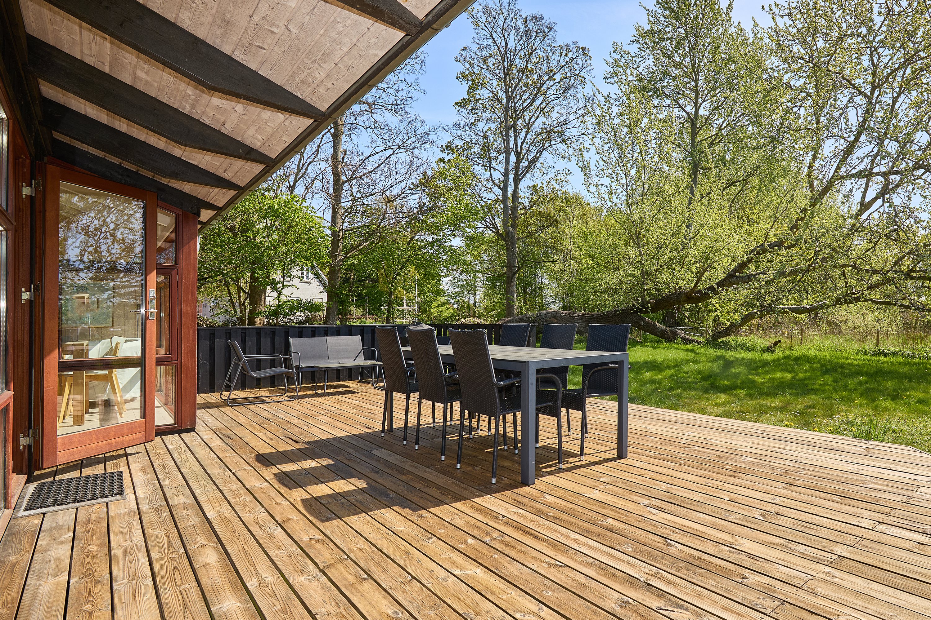 Fremhævet terrasse billede i fuldskærmstilstand. Billede af Knold-Åsen 26, Rågeleje, 3210 Vejby