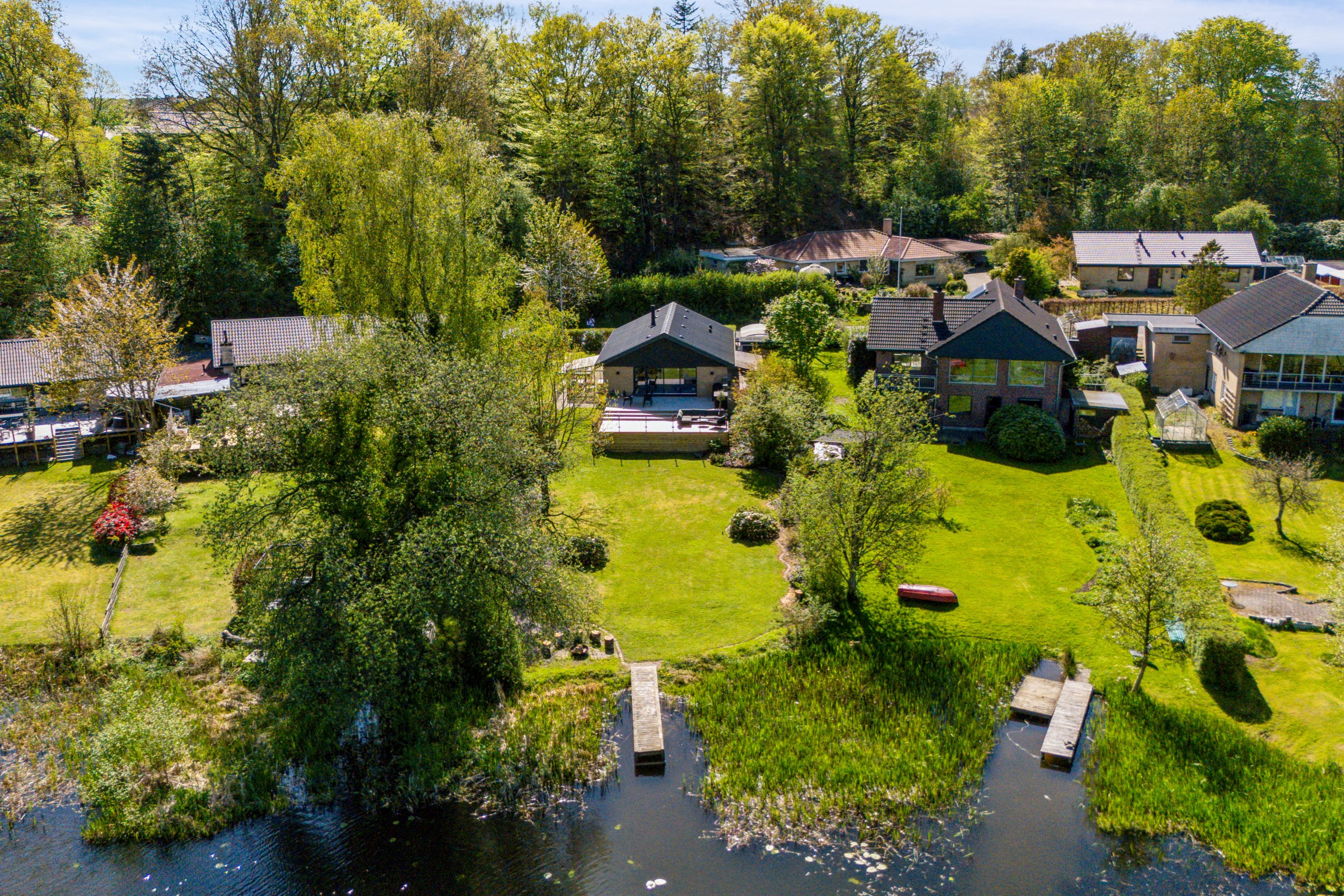 Fremhævet dronefoto billede i fuldskærmstilstand. Billede af Gjessøparken 19, Gjessø, 8600 Silkeborg