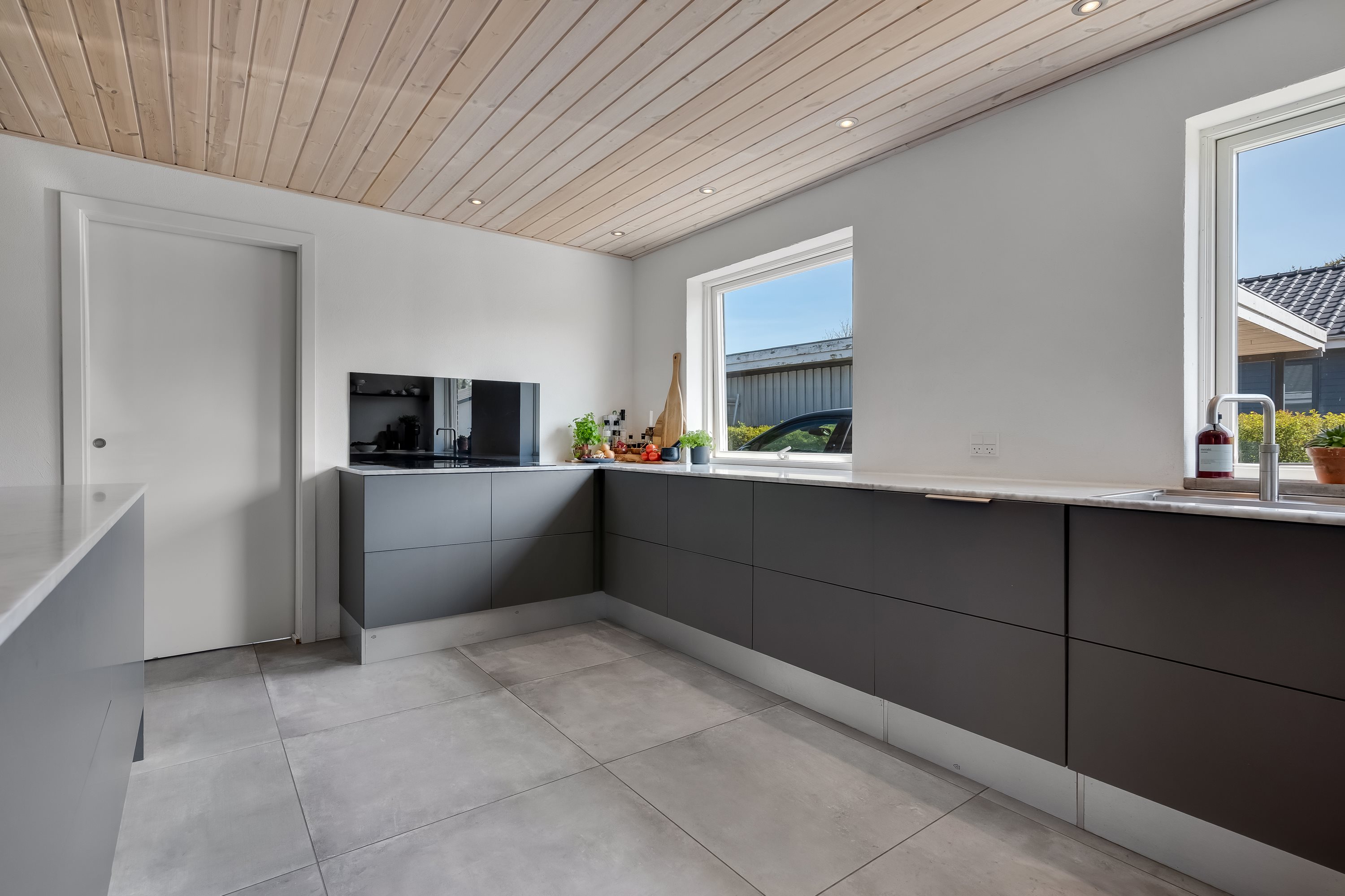 Fremhævet køkkenalrum billede i fuldskærmstilstand. Billede af Ydunslund 28, 7620 Lemvig