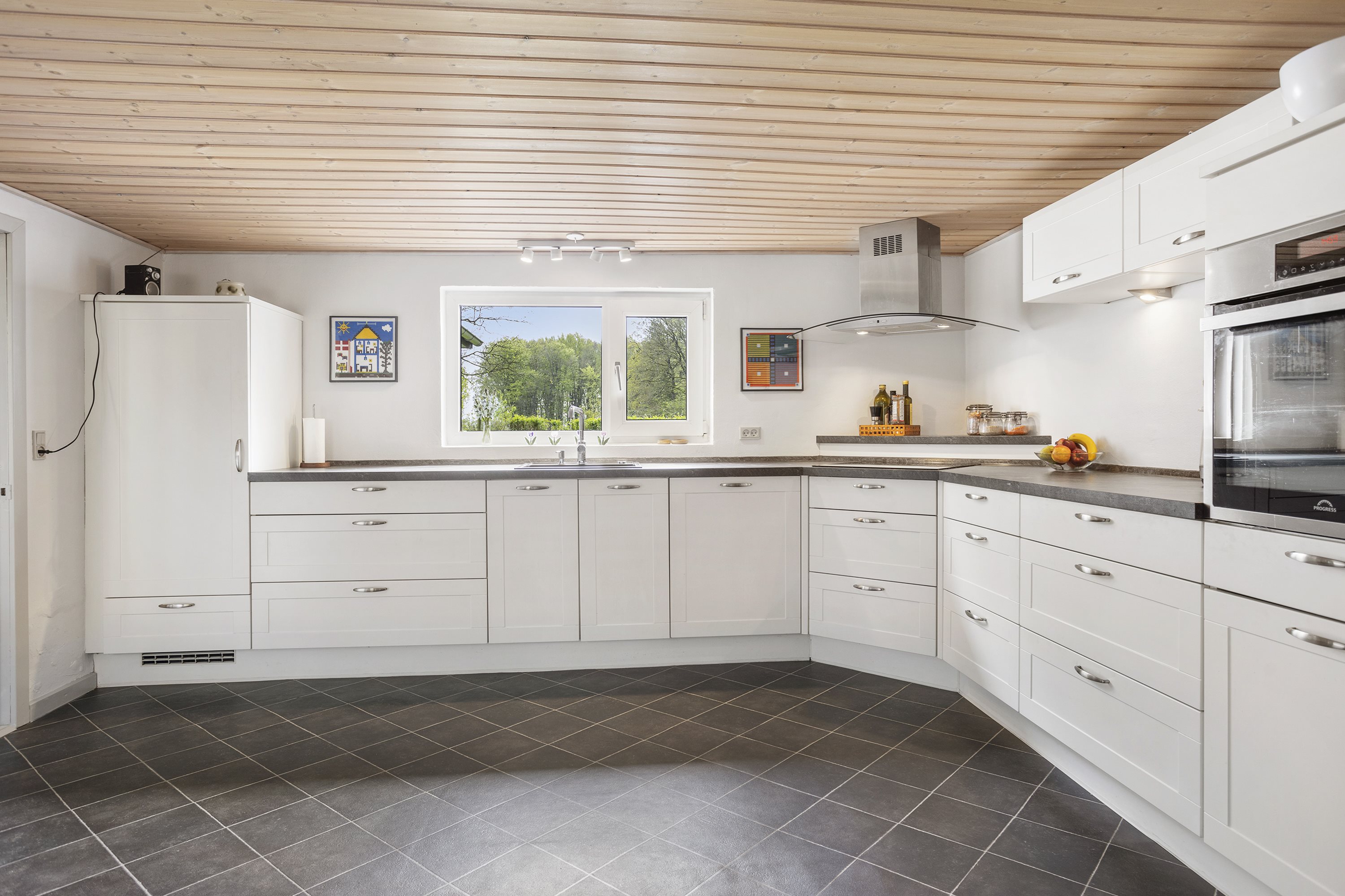 Fremhævet køkken billede i fuldskærmstilstand. Billede af Volstruphedevej 22, 9300 Sæby