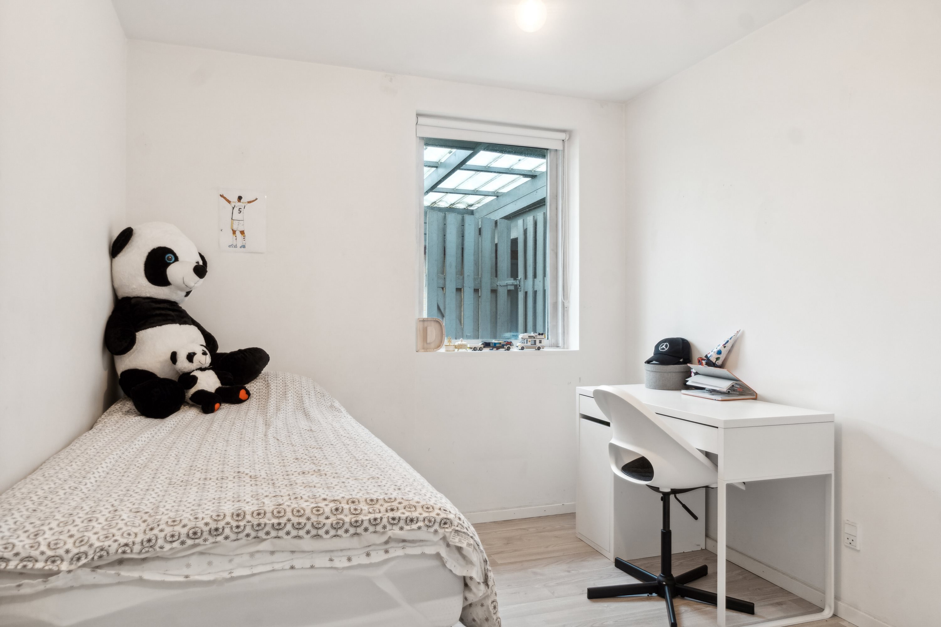 Fremhævet soveværelse billede i fuldskærmstilstand. Billede af Farøvænget 6, True, 8381 Tilst