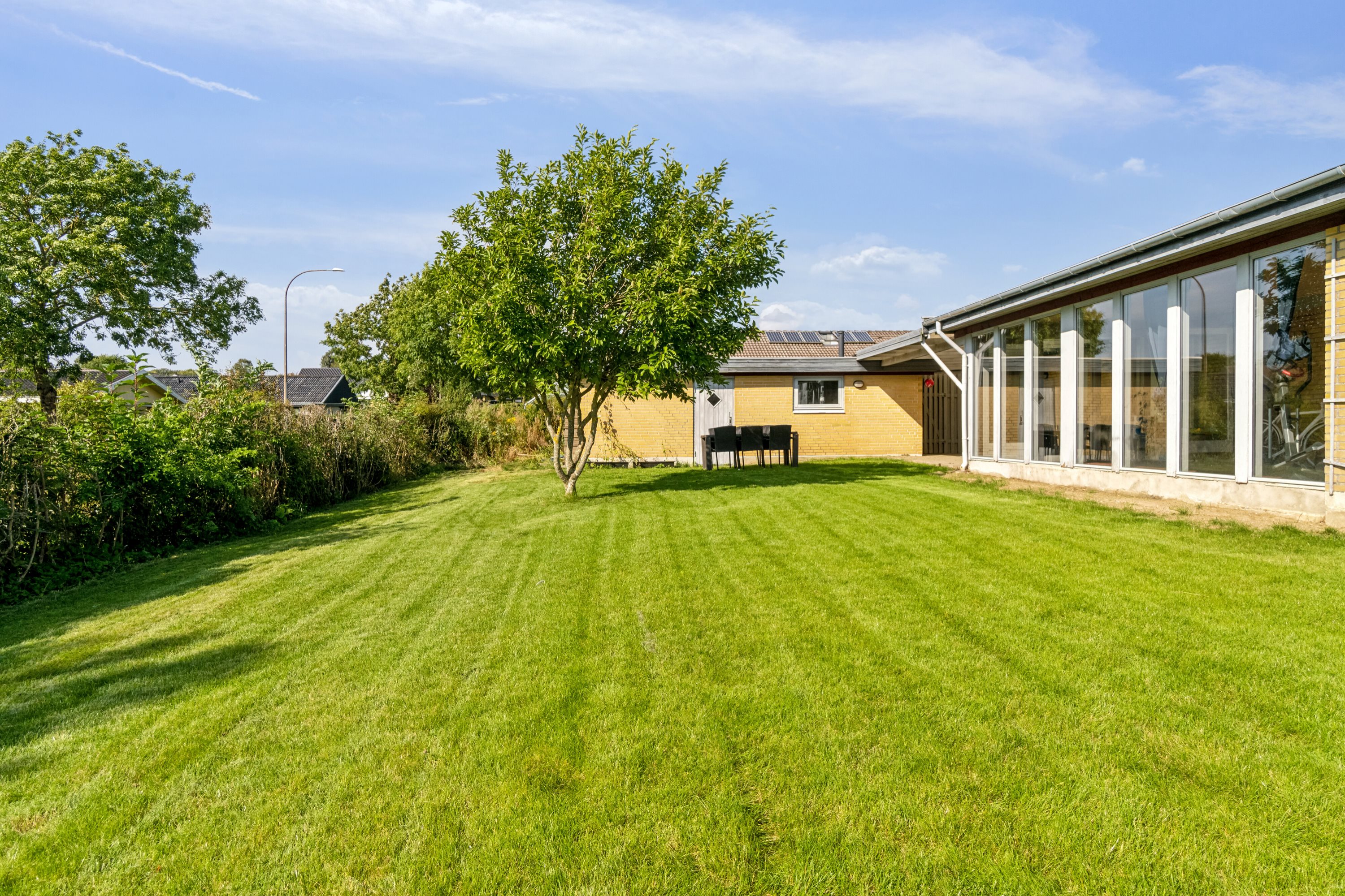 Fremhævet terrasse billede i fuldskærmstilstand. Billede af Farøvænget 6, True, 8381 Tilst