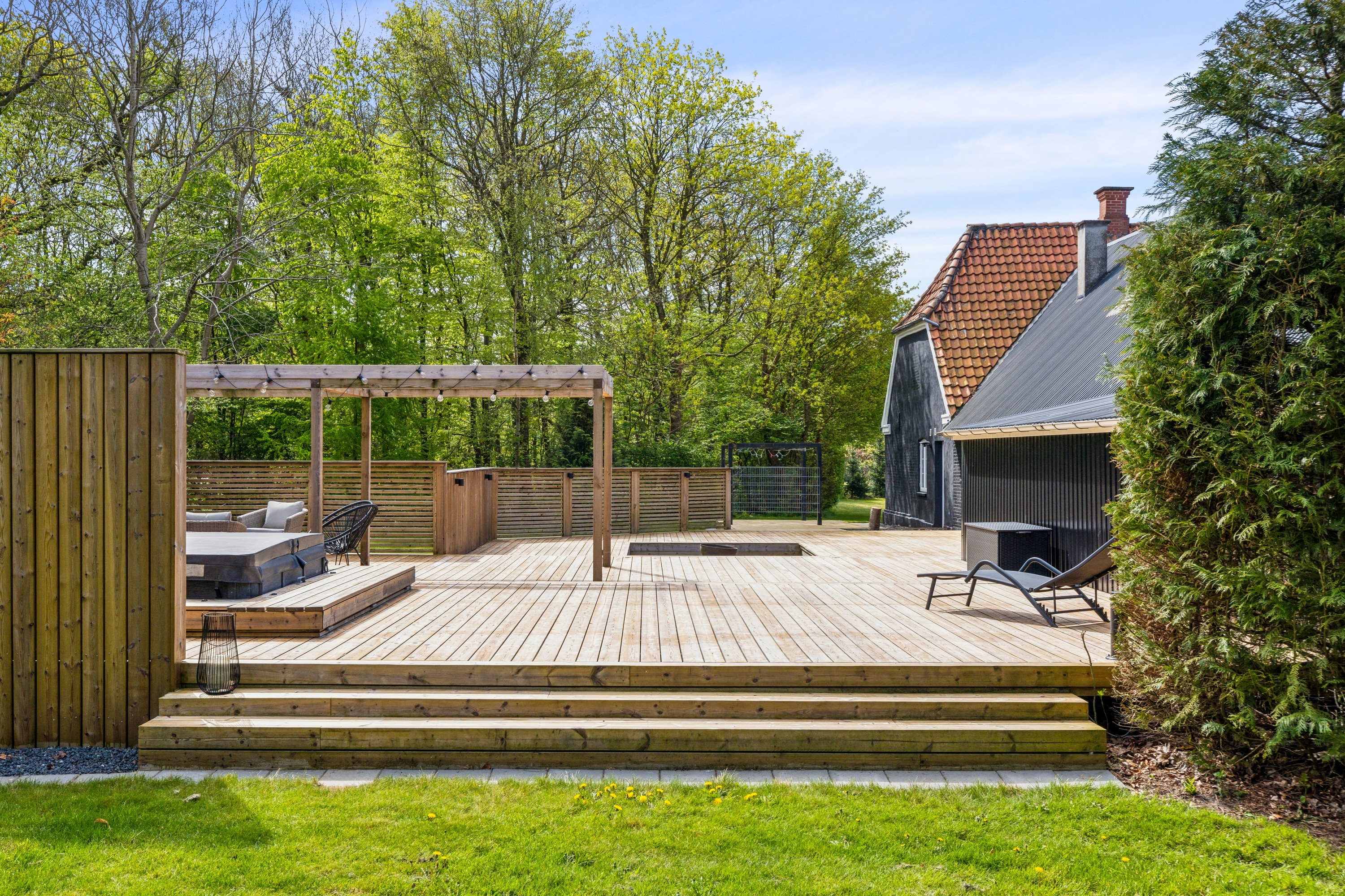 Fremhævet terrasse billede i fuldskærmstilstand. Billede af Obbekjærvej 129, Obbekær, 6760 Ribe