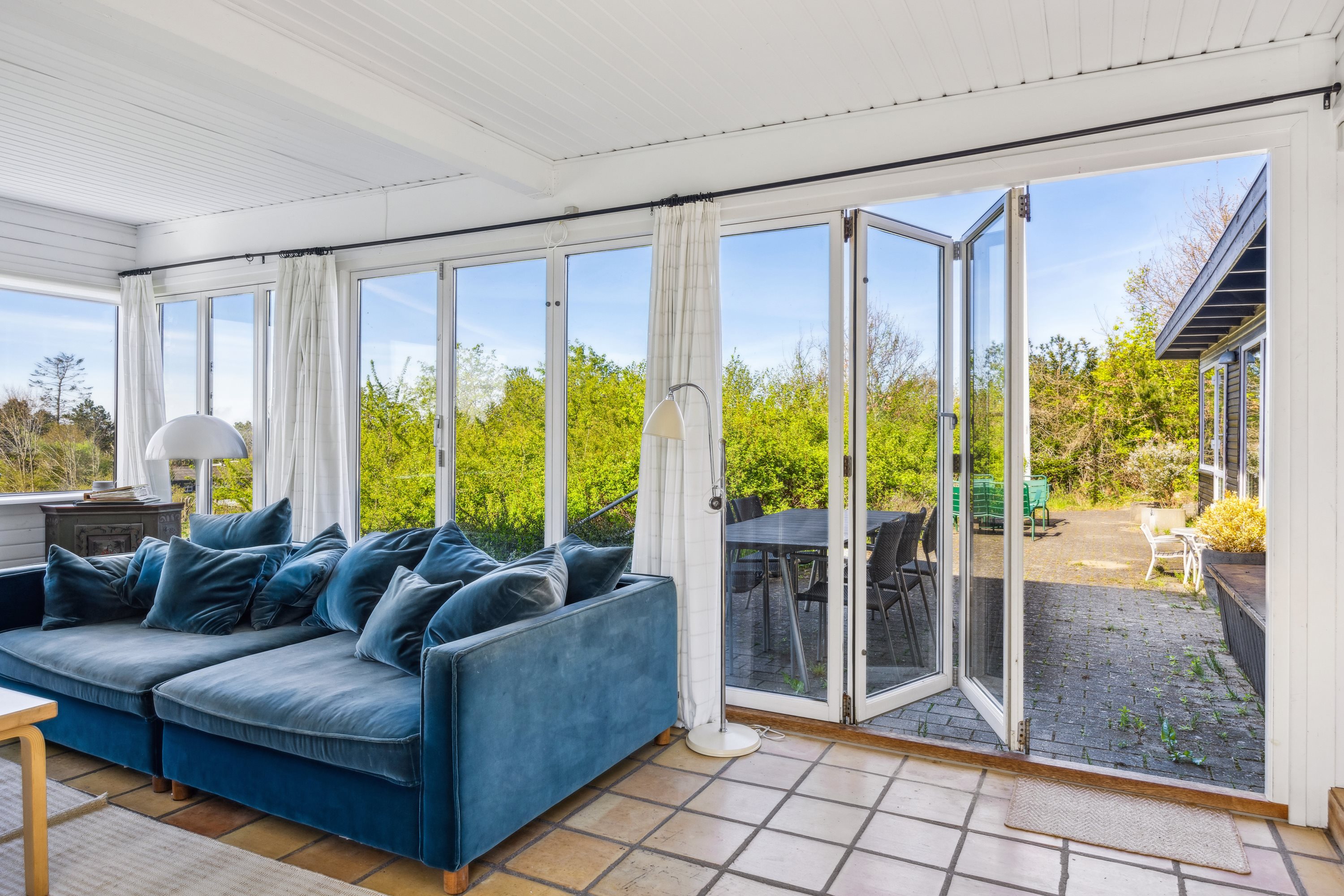 Fremhævet udestue billede i fuldskærmstilstand. Billede af Vibevej 6, Lyngsbæk Strand, 8400 Ebeltoft