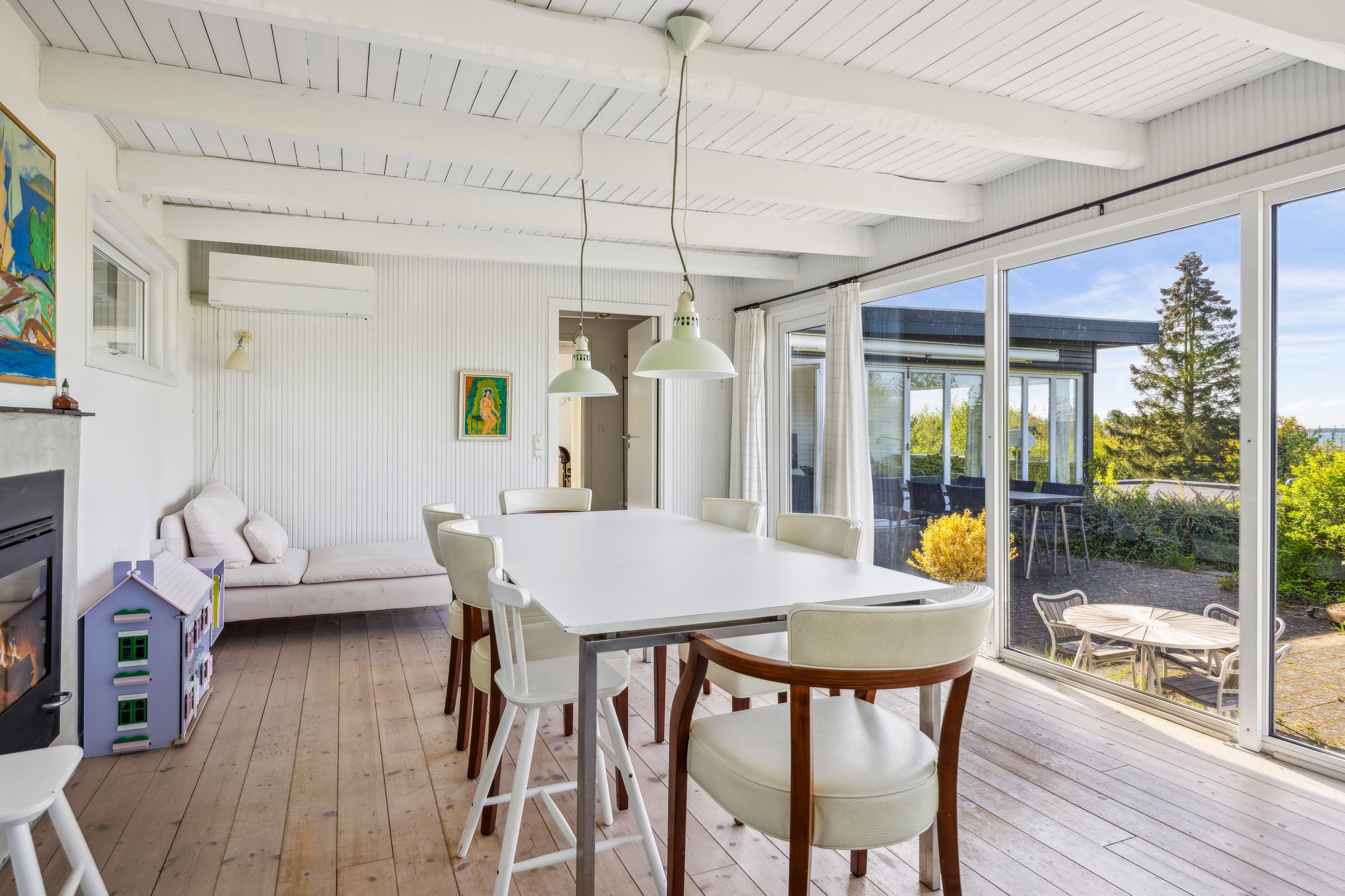Fremhævet spisestue billede i fuldskærmstilstand. Billede af Vibevej 6, Lyngsbæk Strand, 8400 Ebeltoft