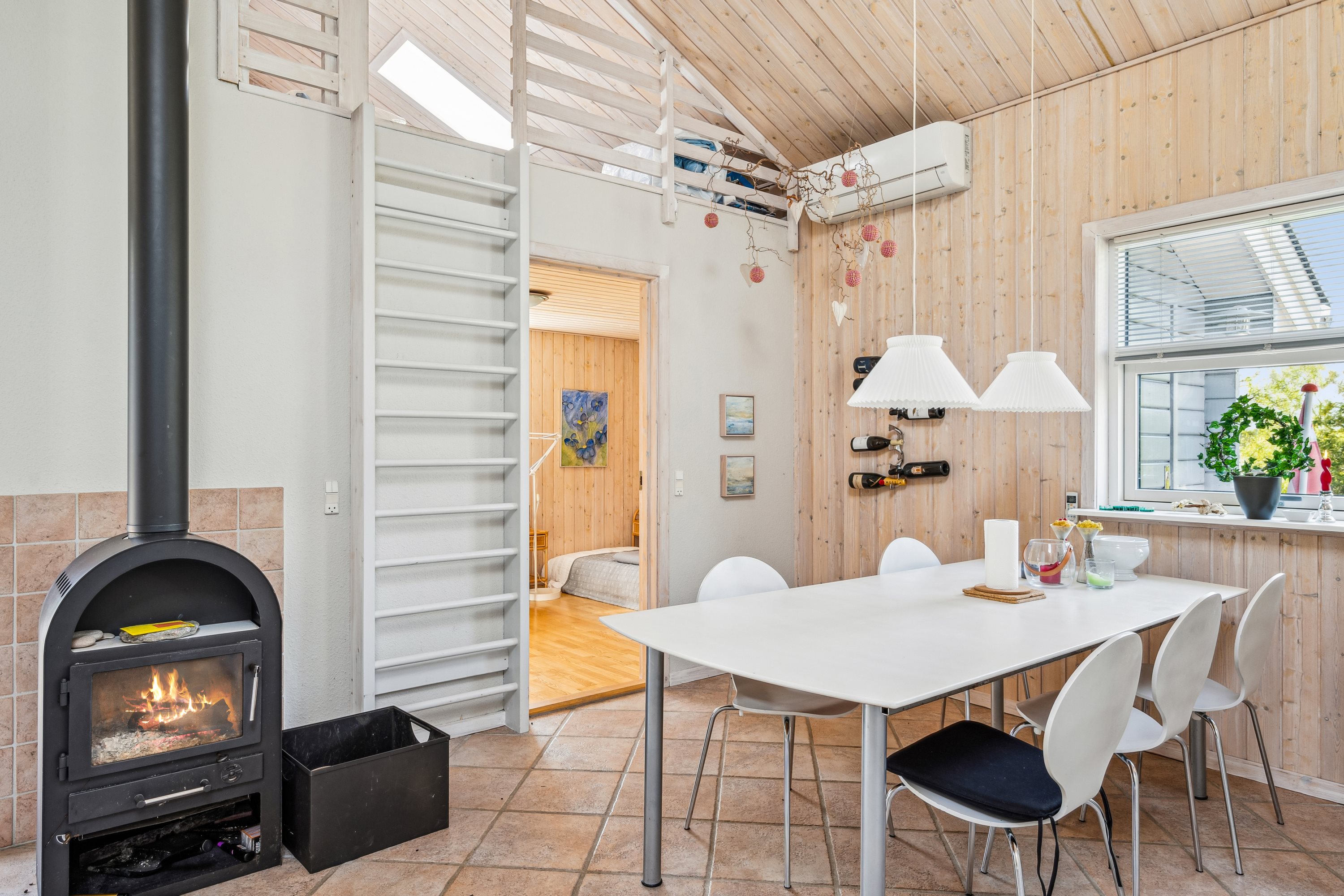 Fremhævet stue billede i fuldskærmstilstand. Billede af Bellevuekrogen 6, Elsegårde Strand, 8400 Ebeltoft