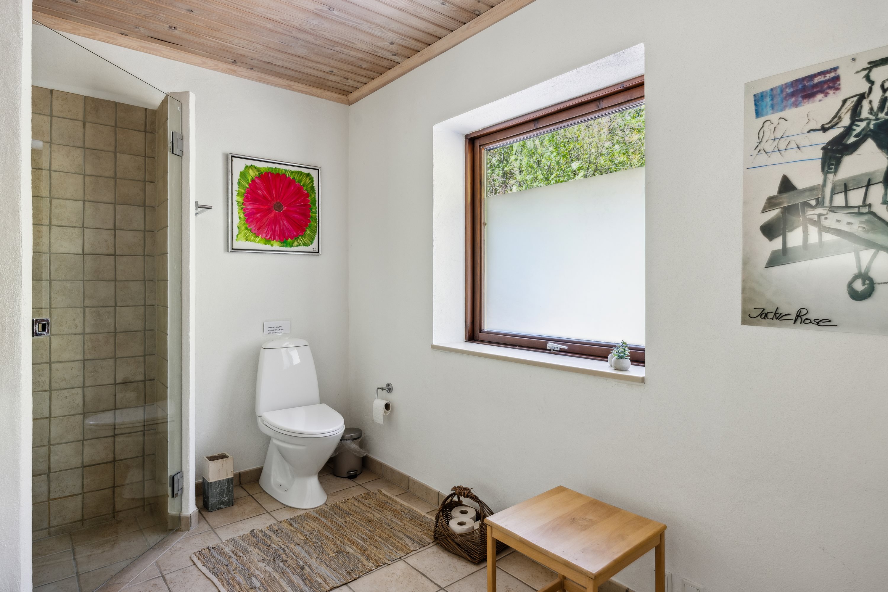 Fremhævet badeværelse billede i fuldskærmstilstand. Billede af Lyngsbækvej 17B, Femmøller Strand, 8400 Ebeltoft