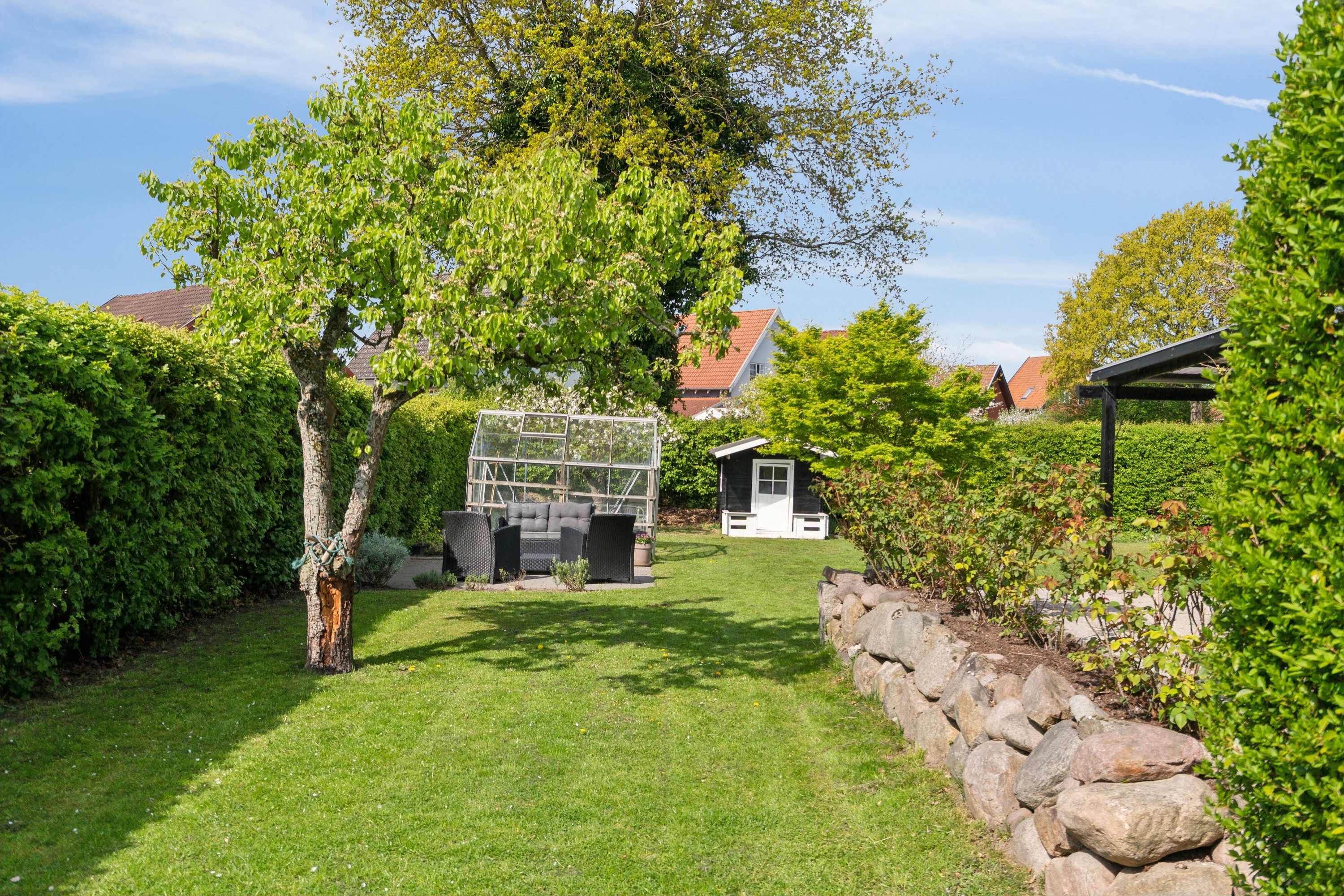 Fremhævet set fra haven billede i fuldskærmstilstand. Billede af Kongelysvej 16, 5000 Odense C