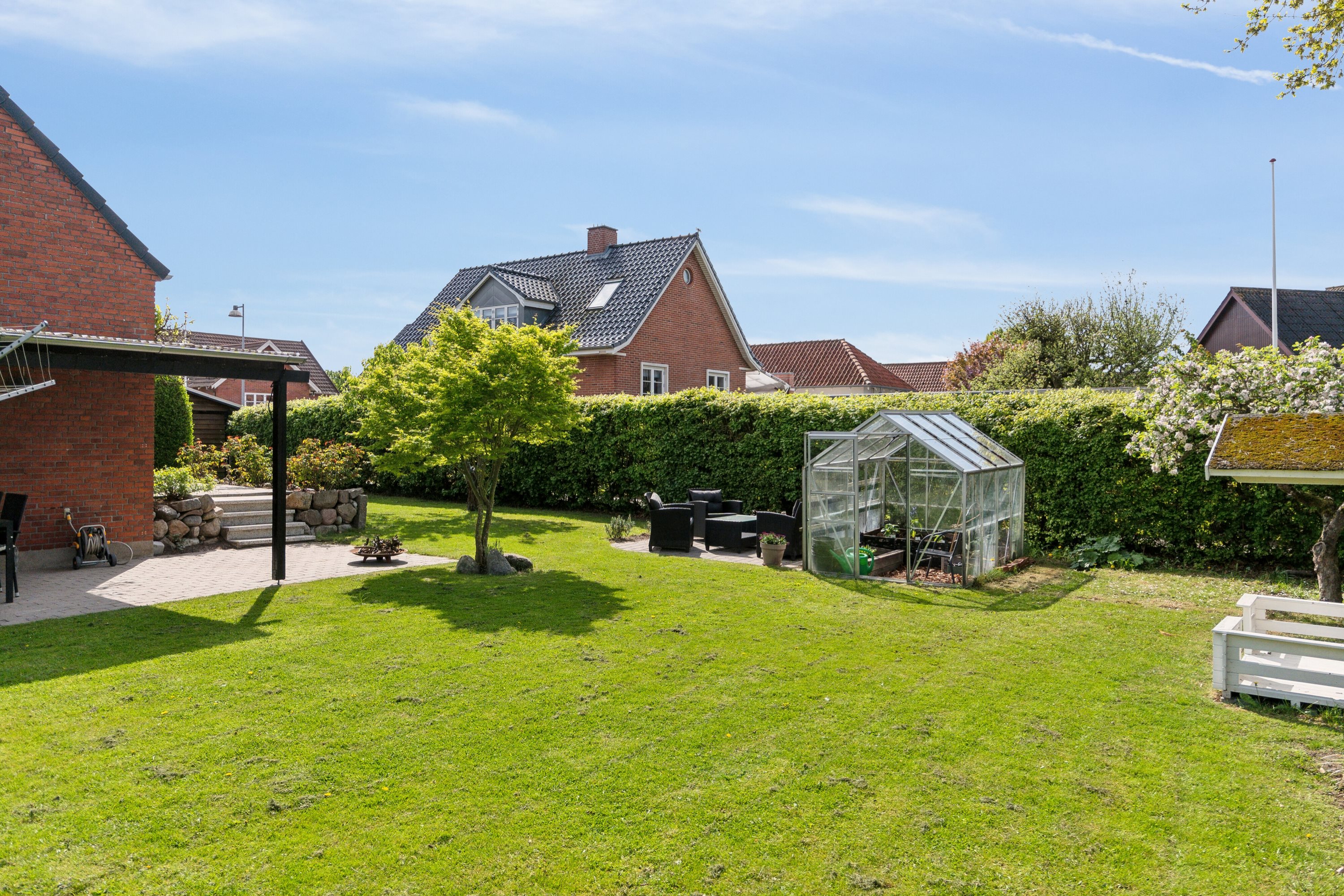 Fremhævet set fra haven billede i fuldskærmstilstand. Billede af Kongelysvej 16, 5000 Odense C