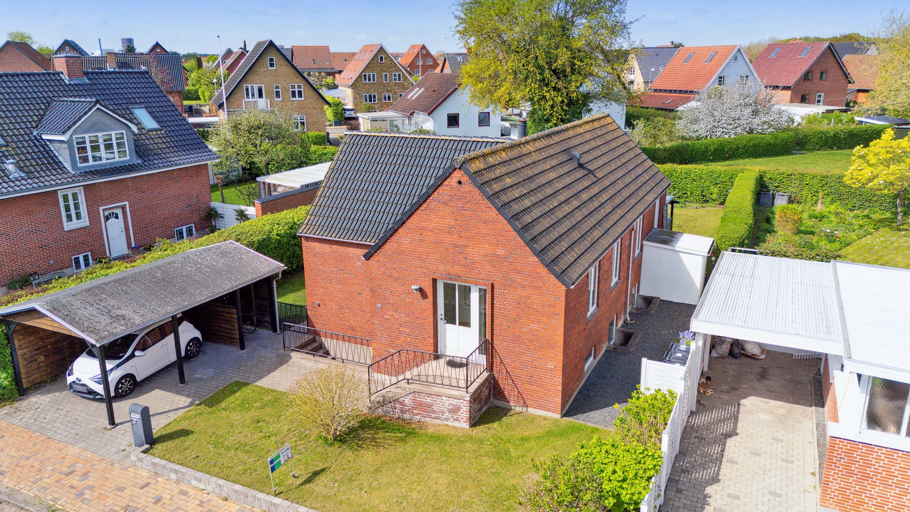 Fremhævet set fra haven billede i fuldskærmstilstand. Billede af Kongelysvej 16, 5000 Odense C