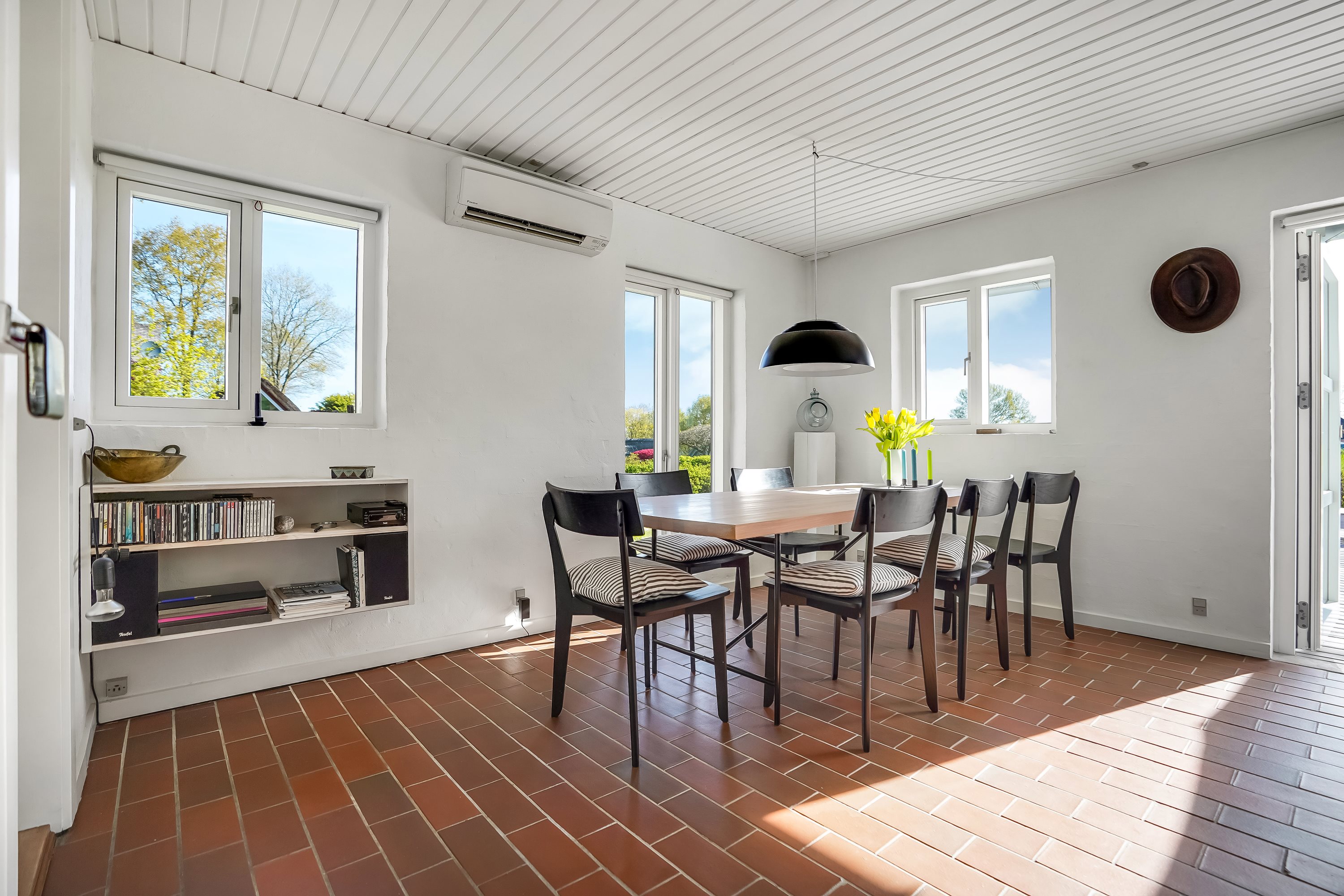 Fremhævet stue billede i fuldskærmstilstand. Billede af Daadyrvænget 8, Båring Ege, 5466 Asperup