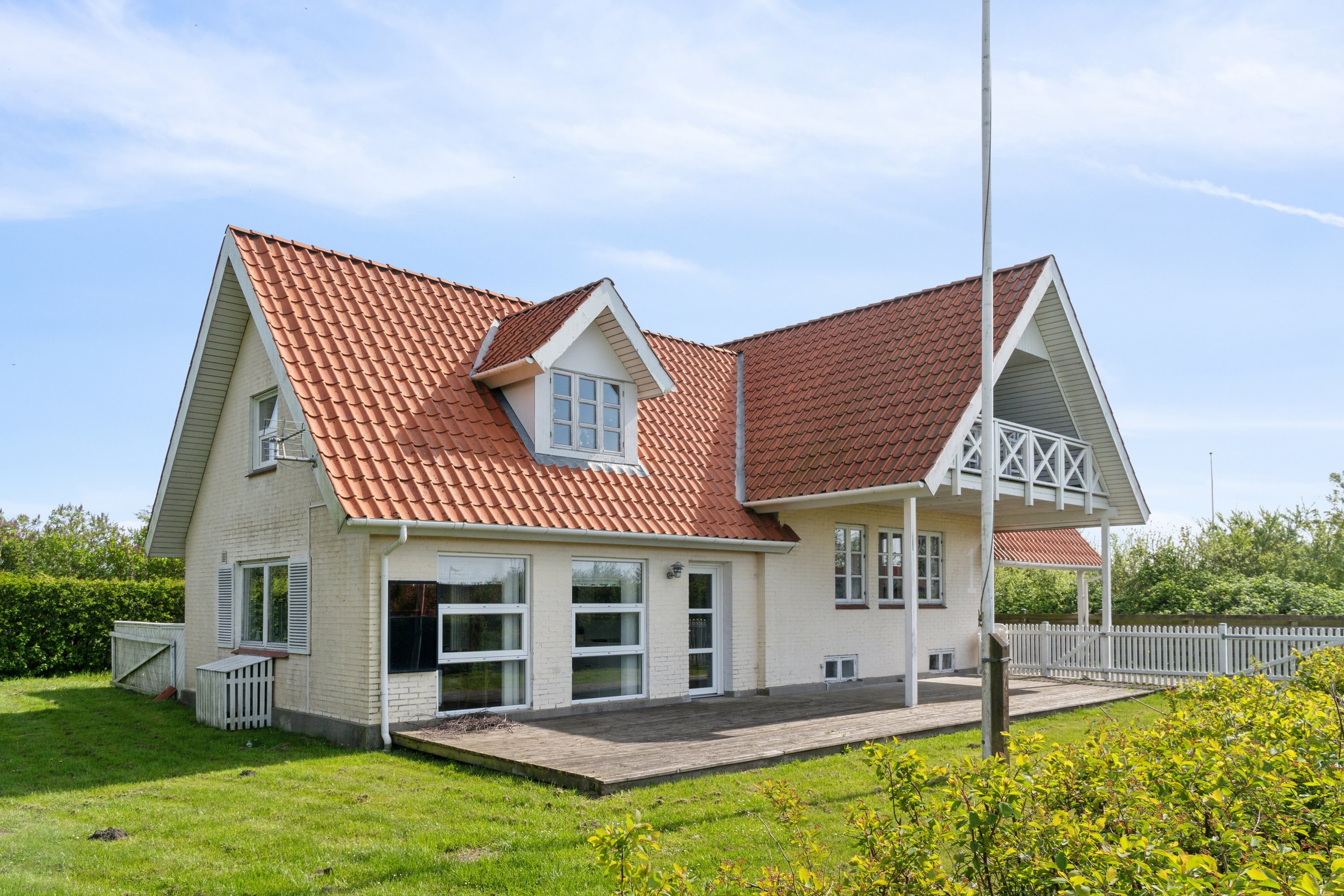 Fremhævet set fra haven billede i fuldskærmstilstand. Billede af Degnegyden 1, Kristiansminde, 5450 Otterup