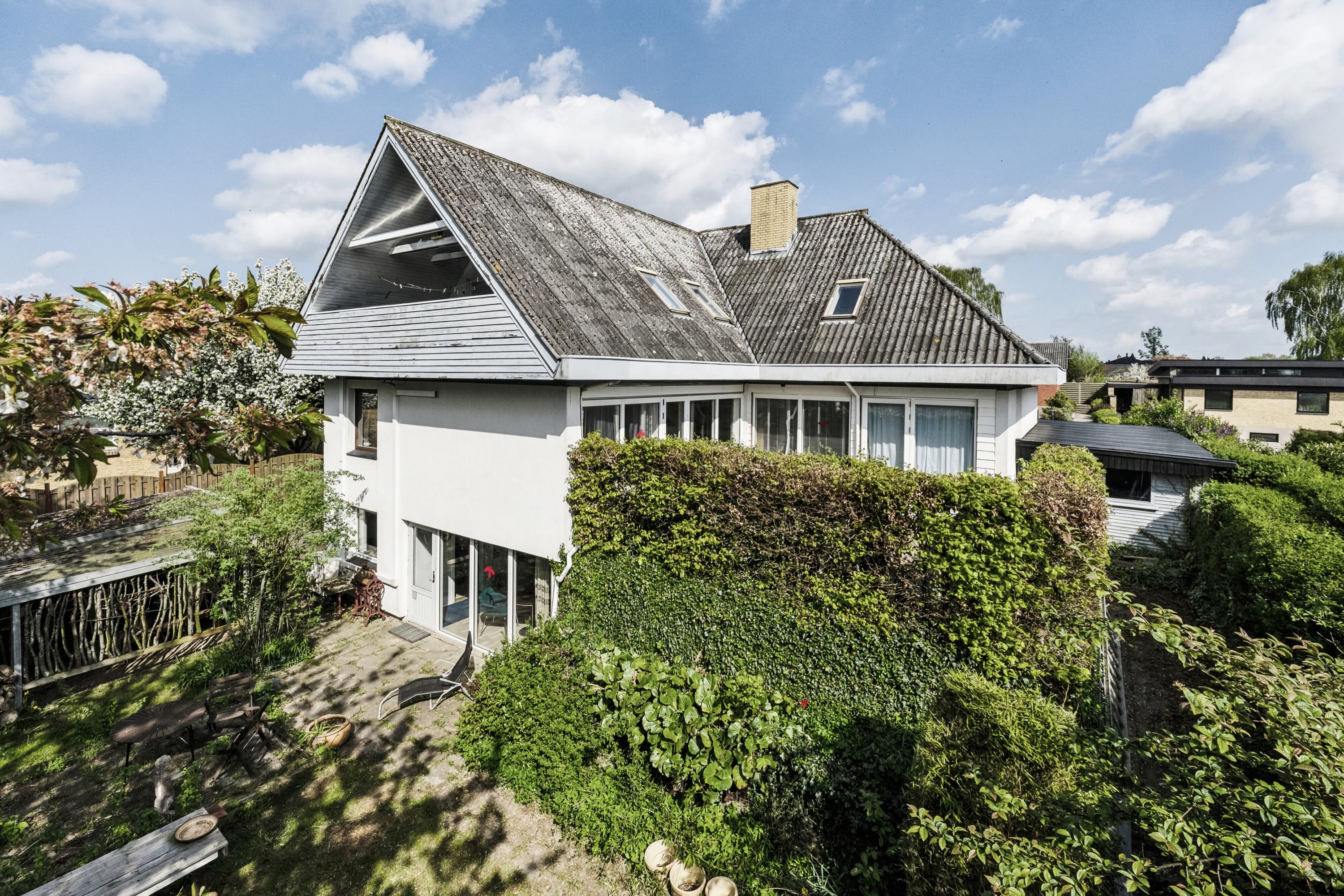 Fremhævet set fra haven billede i fuldskærmstilstand. Billede af Bellisvej 28, 4300 Holbæk