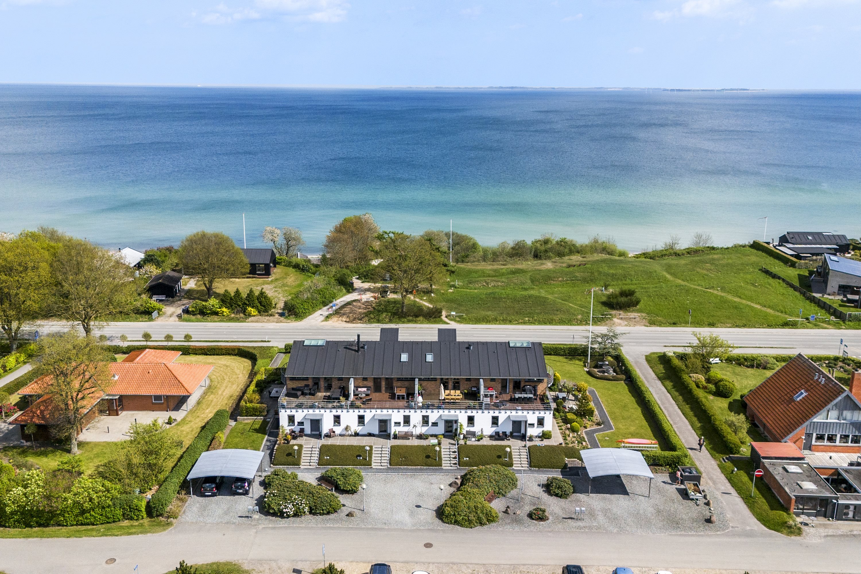 Fremhævet ejendommen billede i fuldskærmstilstand. Billede af Kystvejen 99C, Rude Strand, 8300 Odder