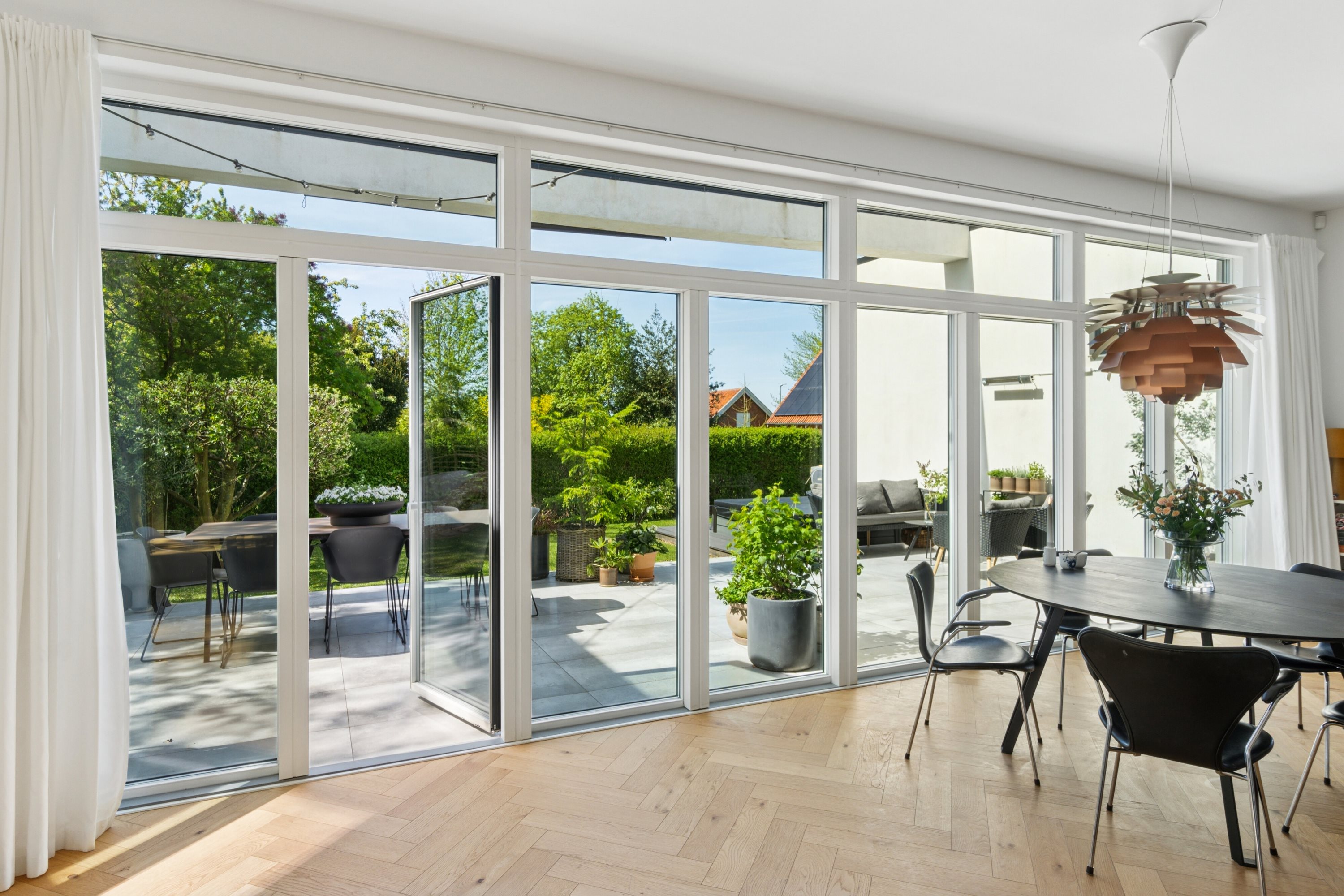 Fremhævet spisestue billede i fuldskærmstilstand. Billede af Kongelyset 3C, 4200 Slagelse