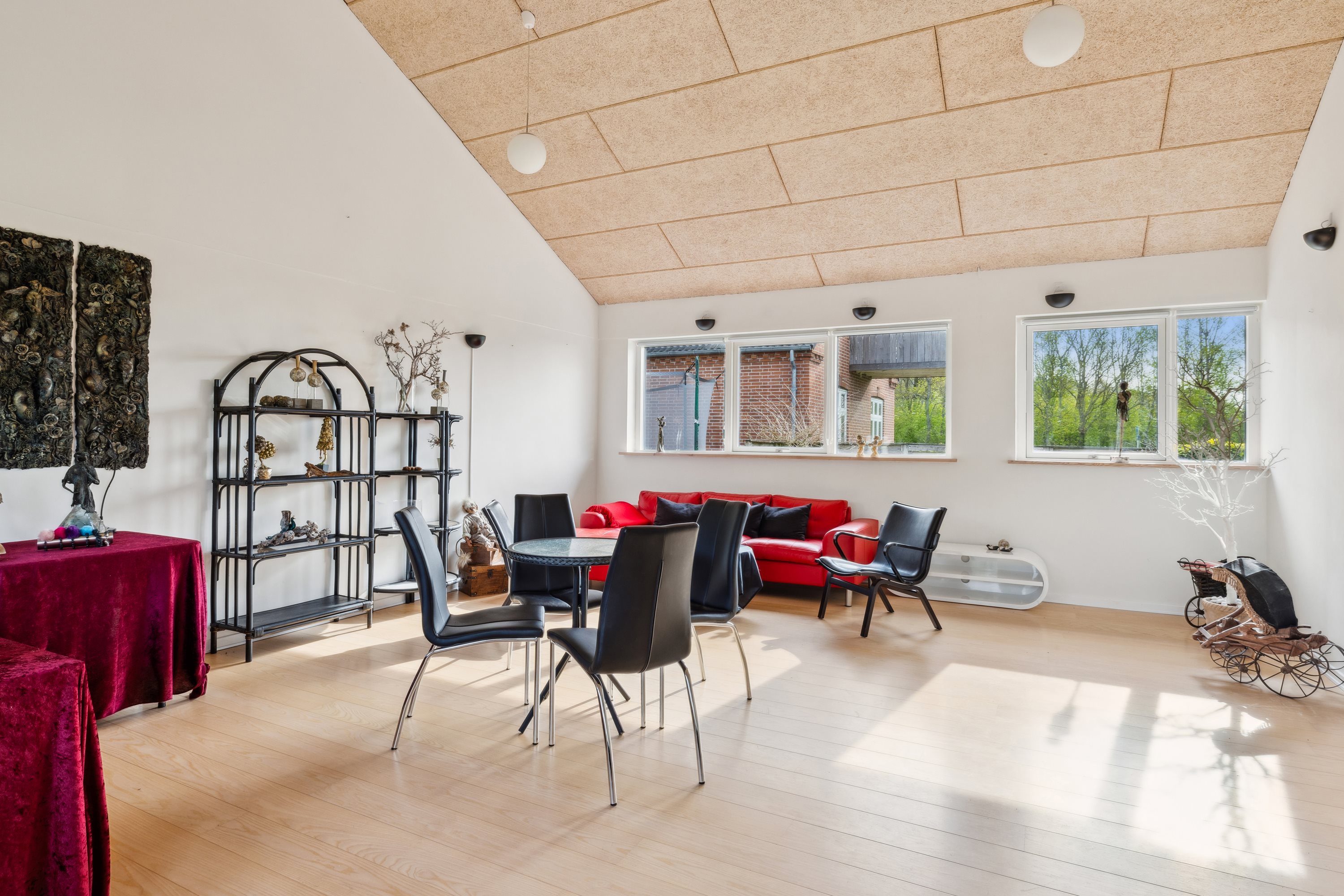 Fremhævet stue - værksted som kan tilkøbes billede i fuldskærmstilstand. Billede af Grenåvej 689, 8541 Skødstrup