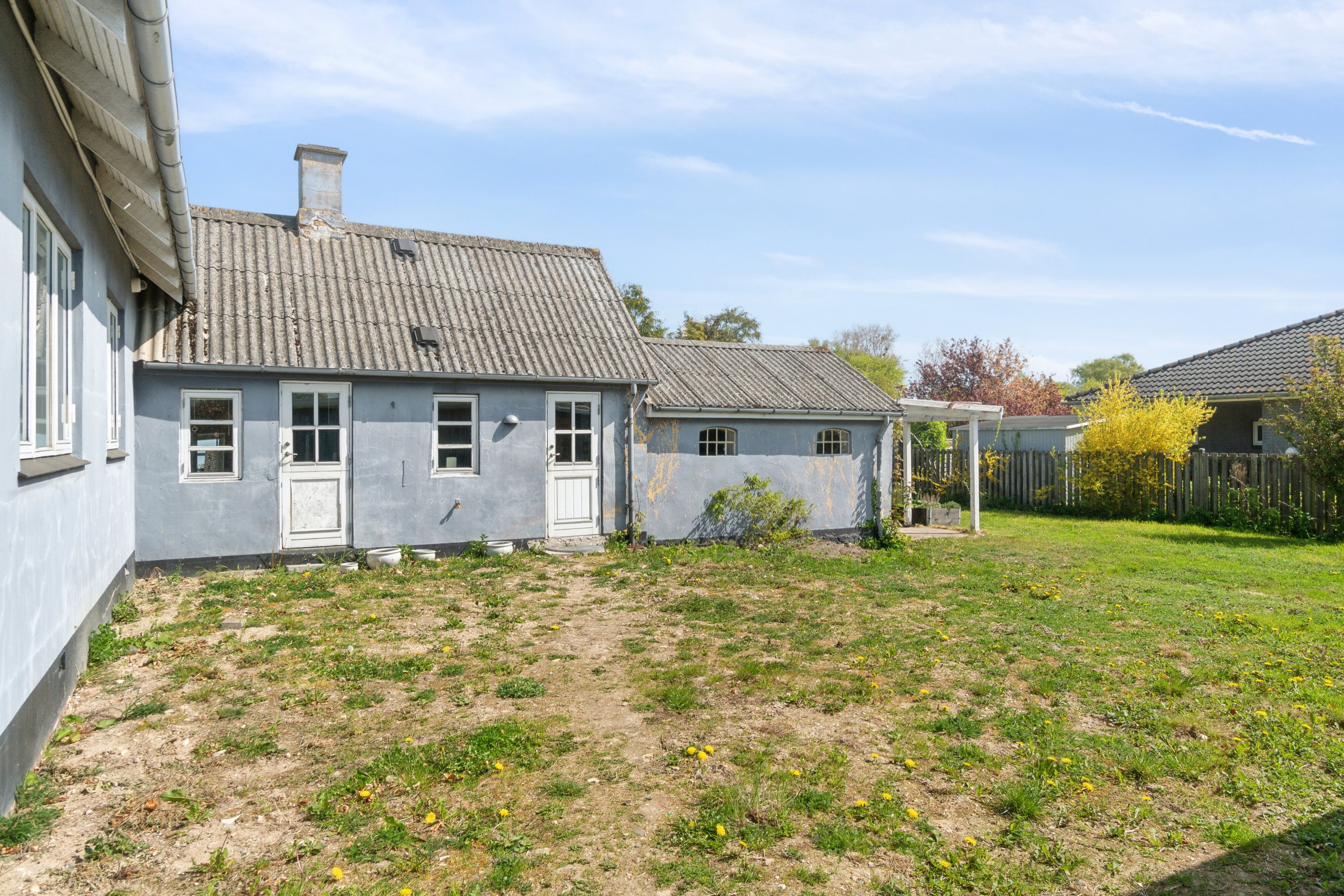 Fremhævet set fra haven billede i fuldskærmstilstand. Billede af Rørvigvej 86, 4500 Nykøbing Sj