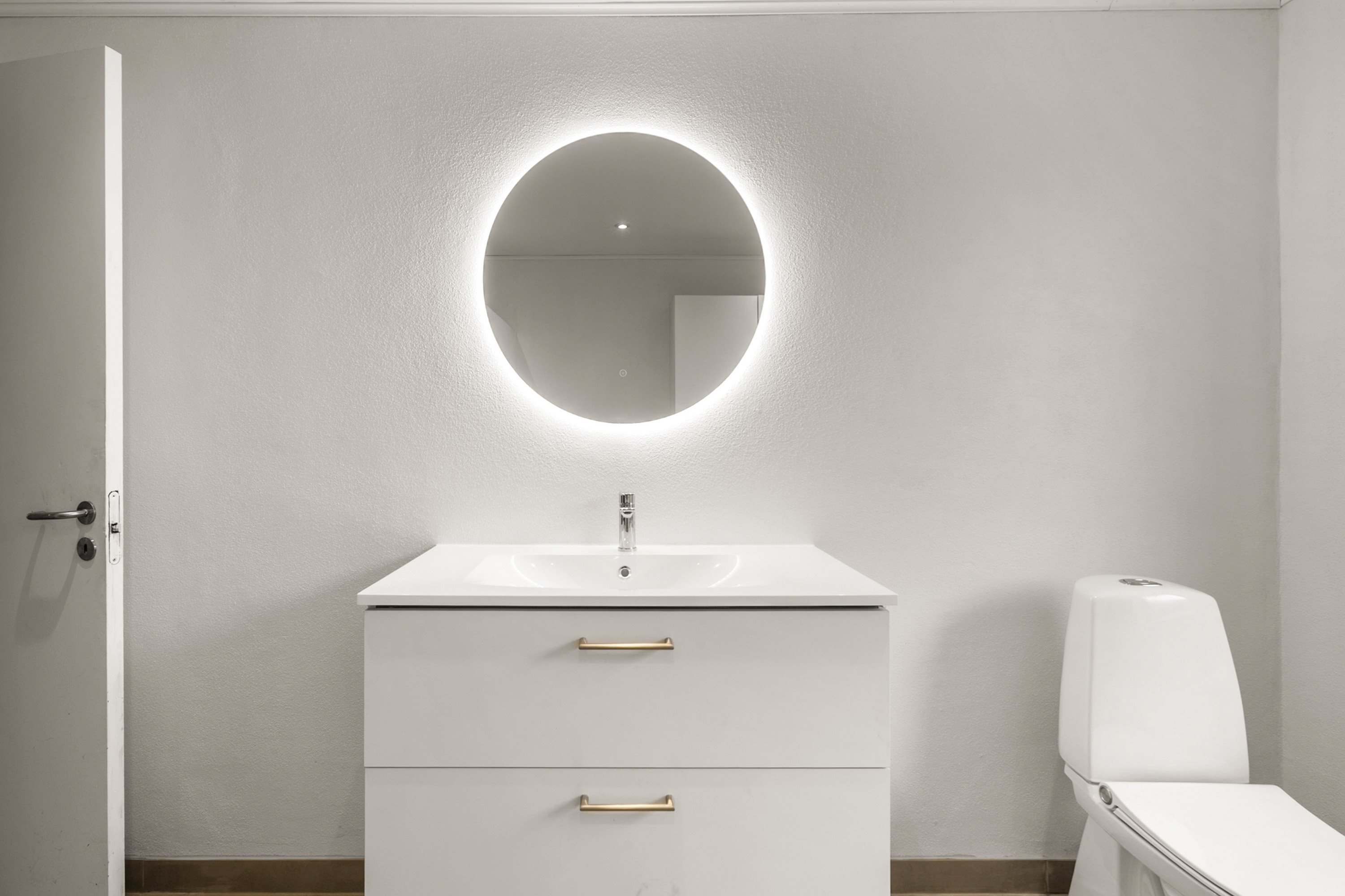 Fremhævet toilet billede i fuldskærmstilstand. Billede af Ahlefeldtvej 17, Søgaard, 6200 Aabenraa