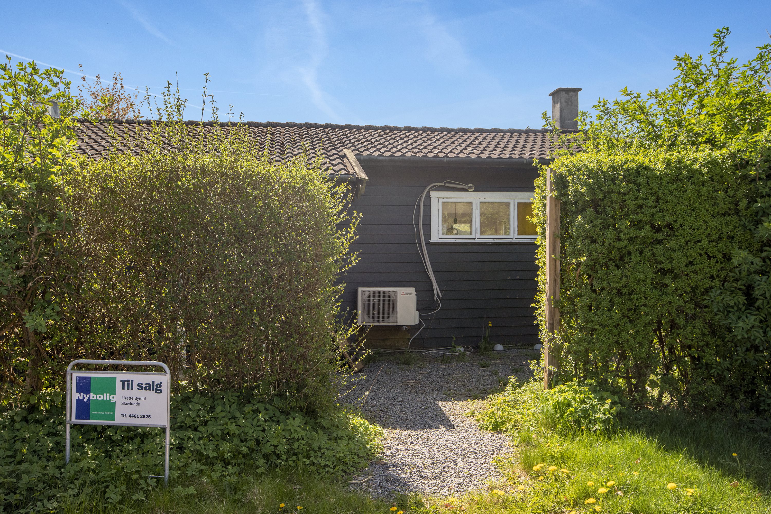 Fremhævet set fra vejen billede i fuldskærmstilstand. Billede af Danvej 16, 2740 Skovlunde