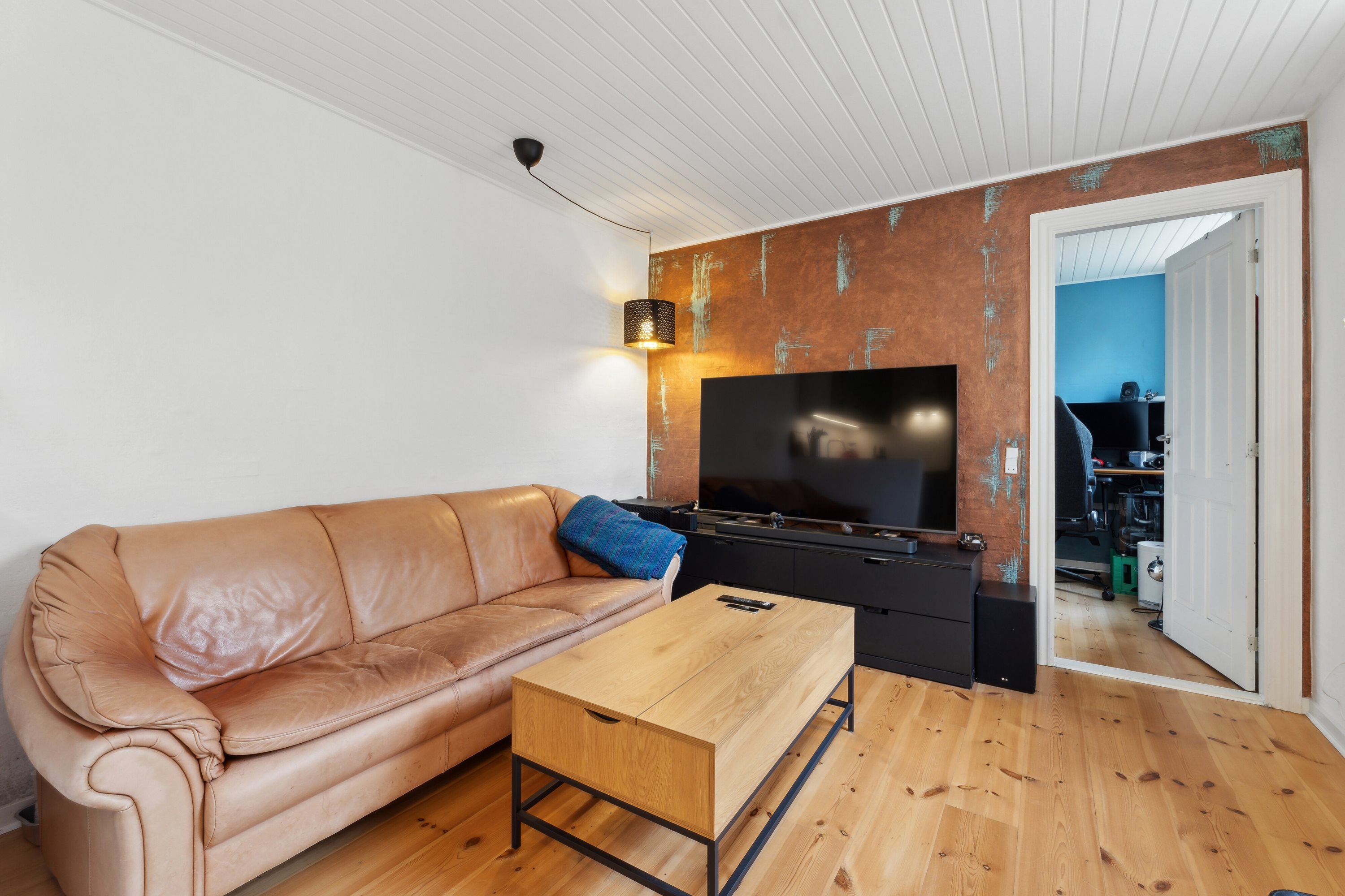 Fremhævet stue billede i fuldskærmstilstand. Billede af Lundevej 20C, 5700 Svendborg