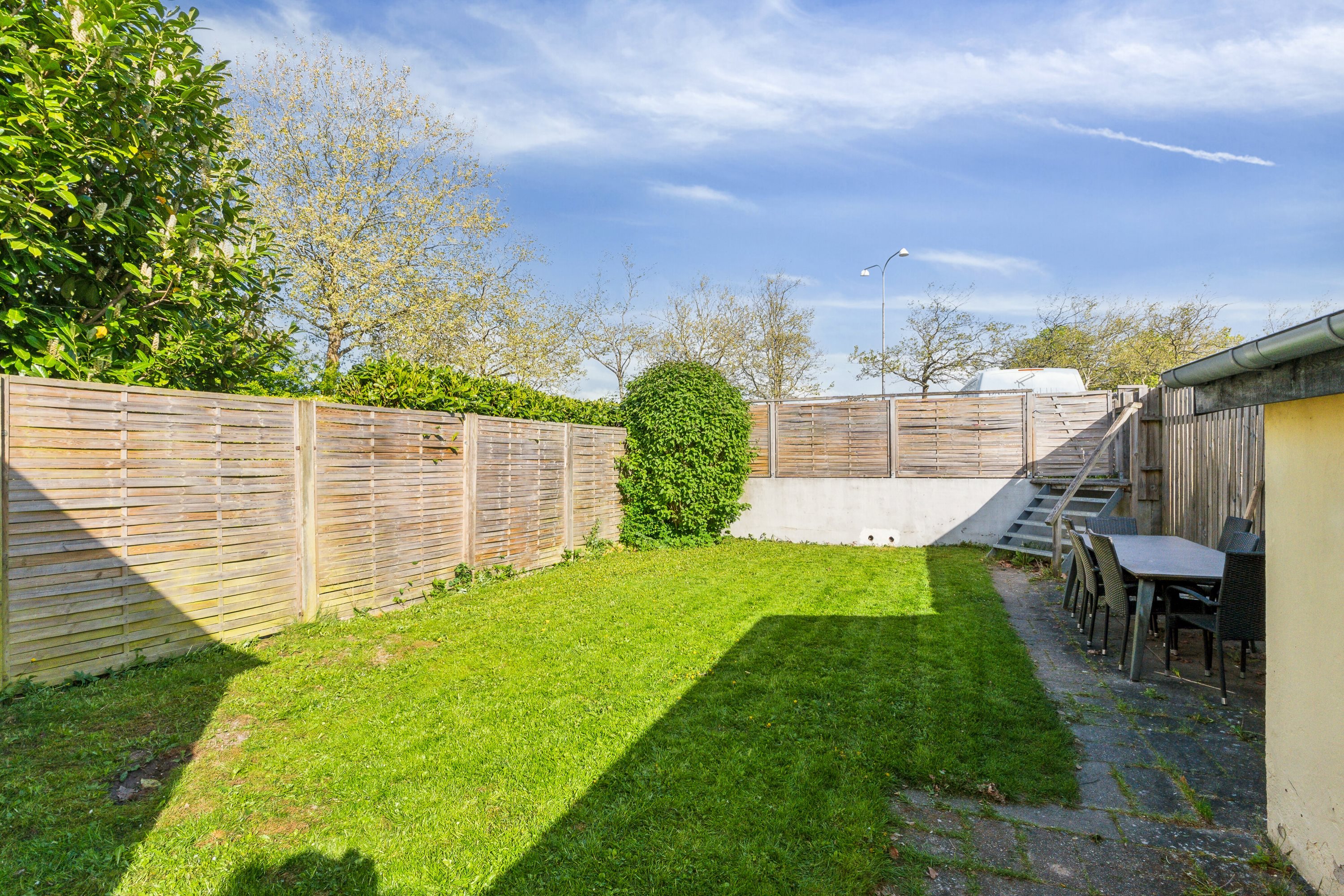 Fremhævet set fra haven billede i fuldskærmstilstand. Billede af Lundevej 20C, 5700 Svendborg