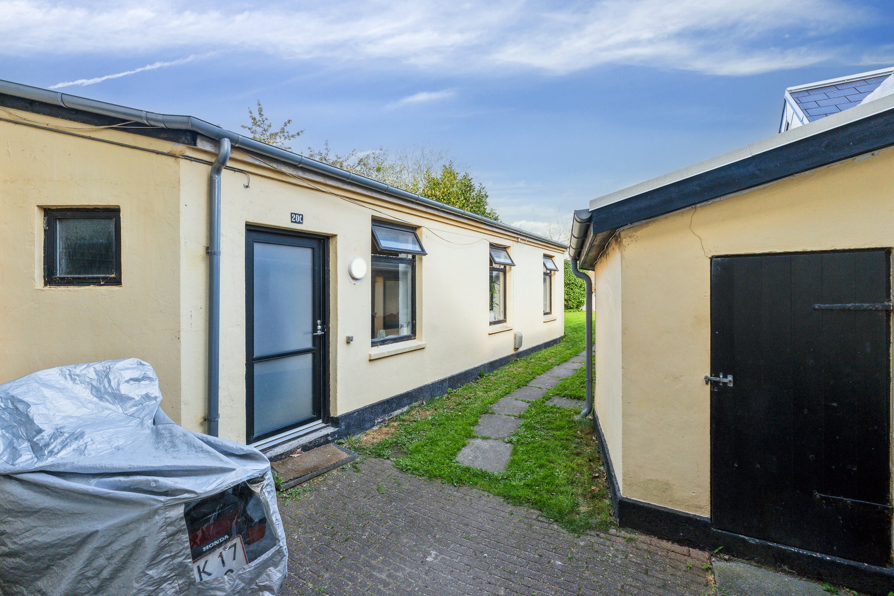 Fremhævet set fra haven billede i fuldskærmstilstand. Billede af Lundevej 20C, 5700 Svendborg