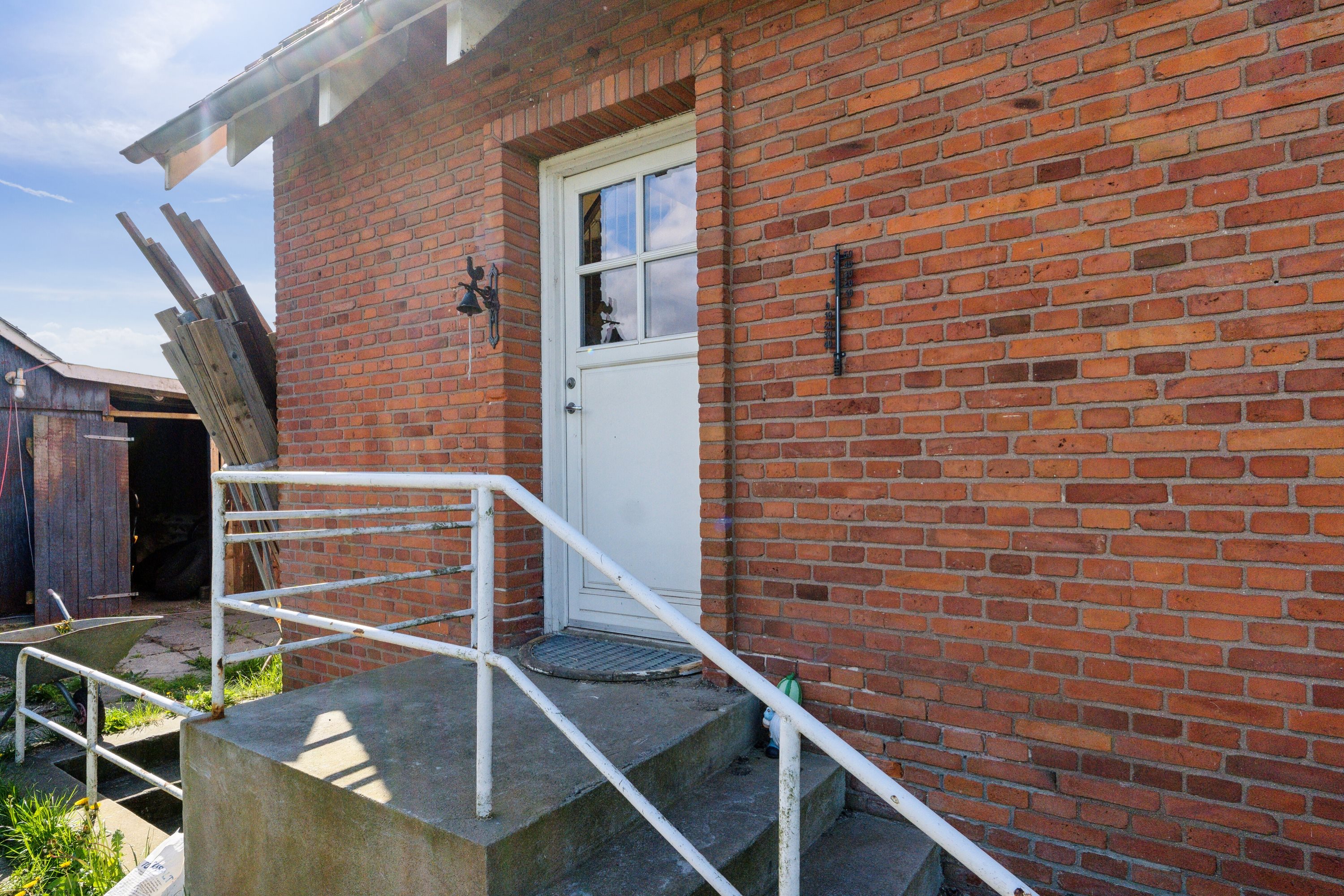 Fremhævet fælles indgang billede i fuldskærmstilstand. Billede af Klokkervænget 3, Tåsinge, 5700 Svendborg