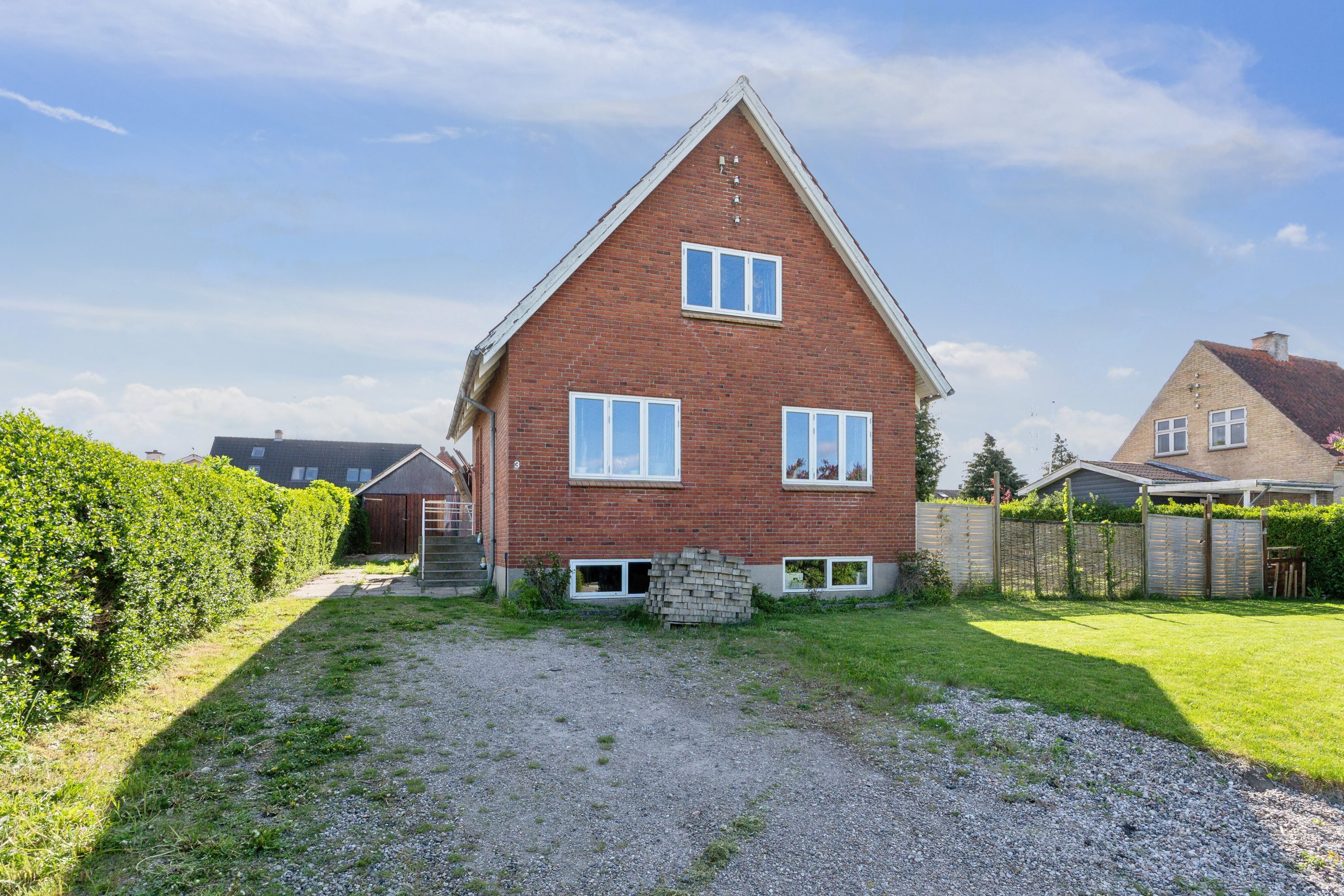 Fremhævet set fra vejen billede i fuldskærmstilstand. Billede af Klokkervænget 3, Tåsinge, 5700 Svendborg