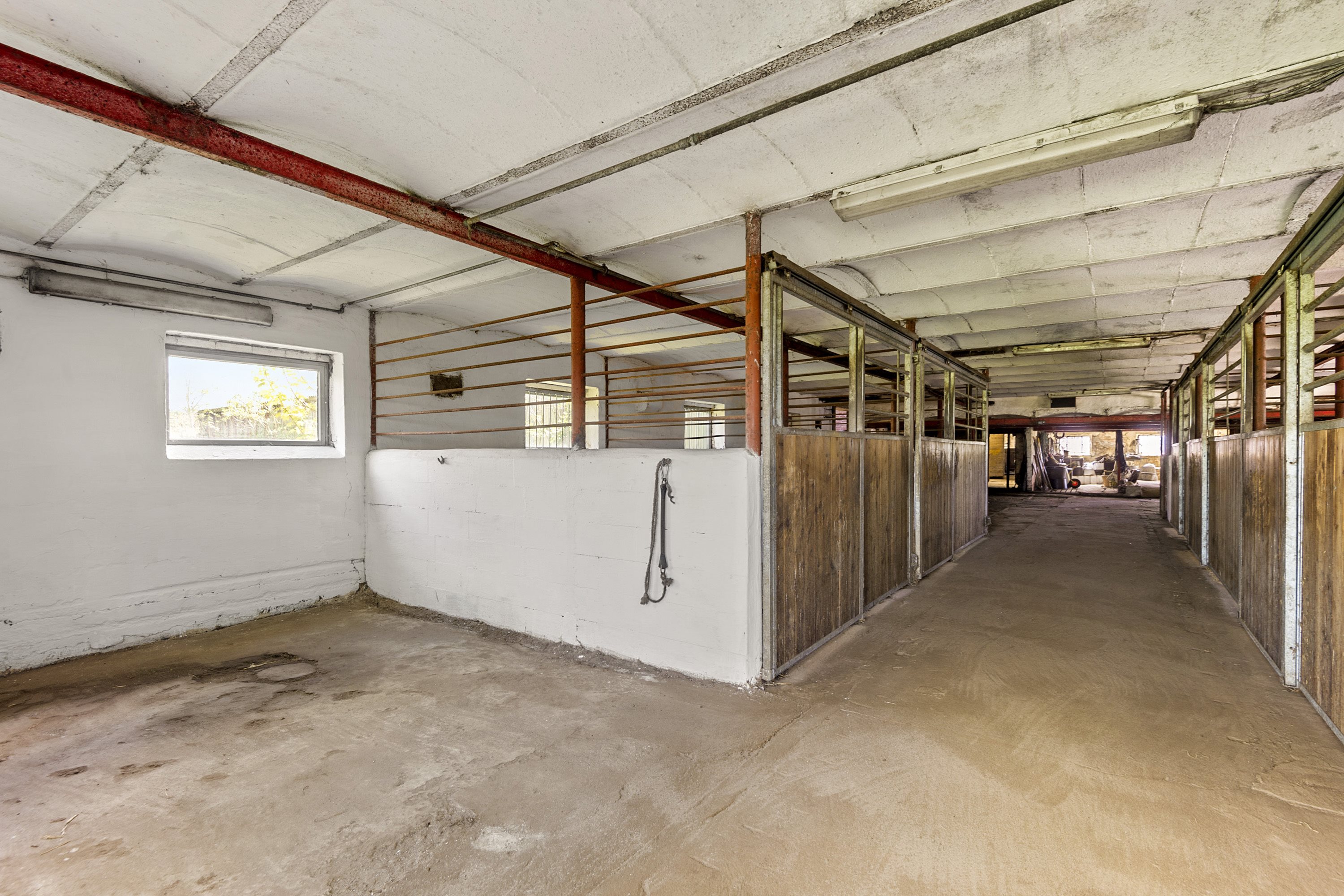 Fremhævet staldbygning billede i fuldskærmstilstand. Billede af Debelvej 120, 6855 Outrup