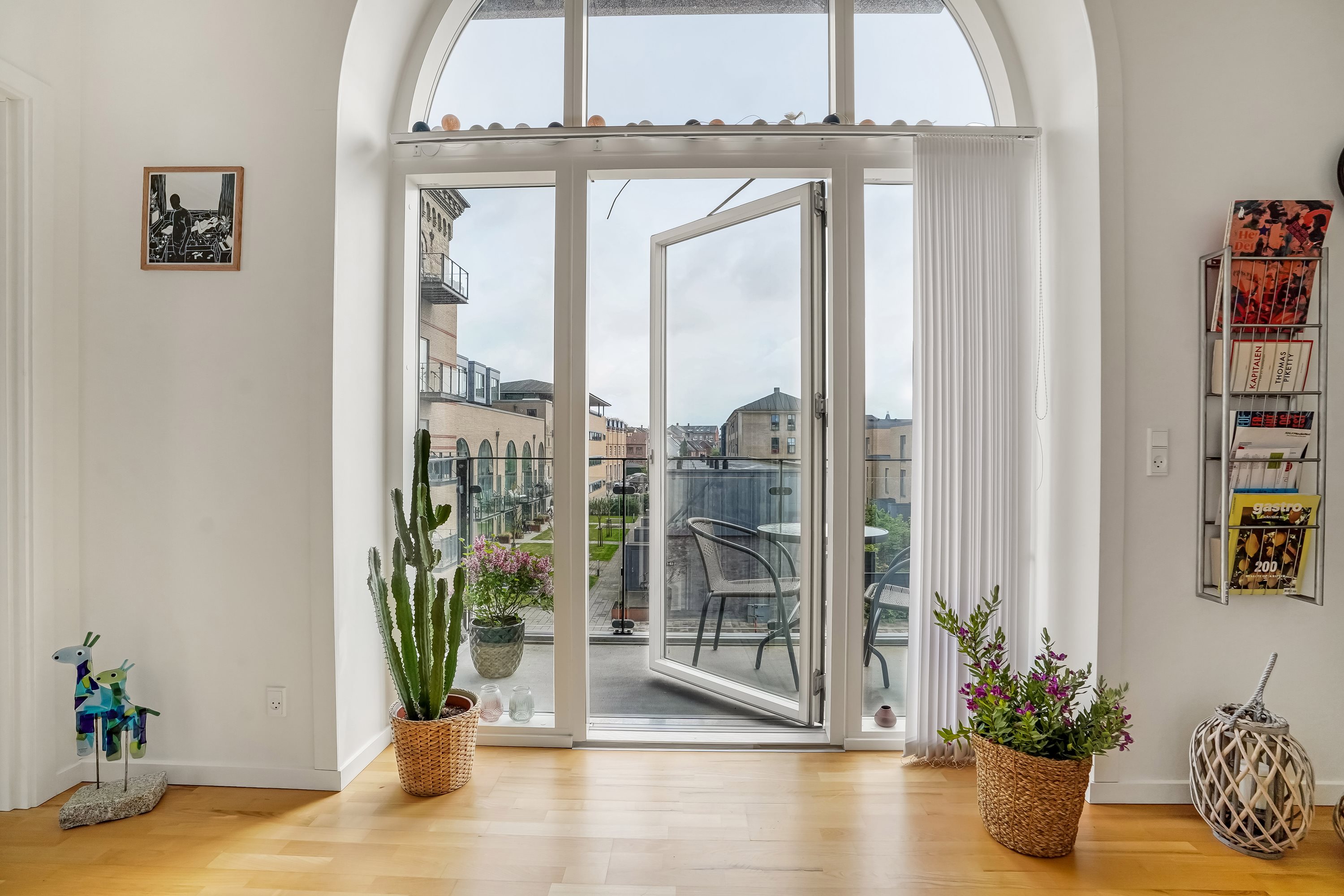 Fremhævet stue billede i fuldskærmstilstand. Billede af Sukkervænget 44, 2. 3., 5000 Odense C