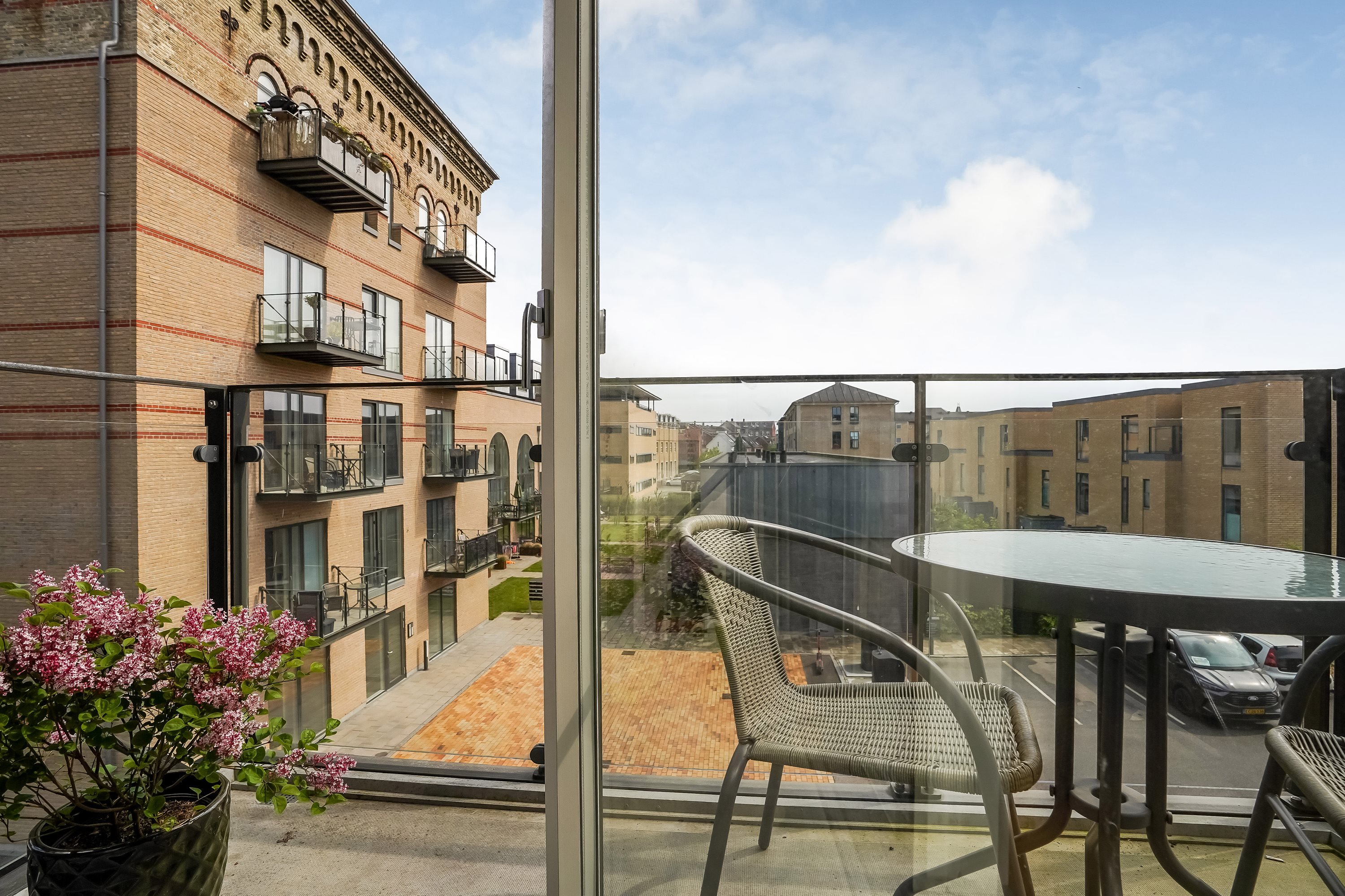 Fremhævet terrasse billede i fuldskærmstilstand. Billede af Sukkervænget 44, 2. 3., 5000 Odense C