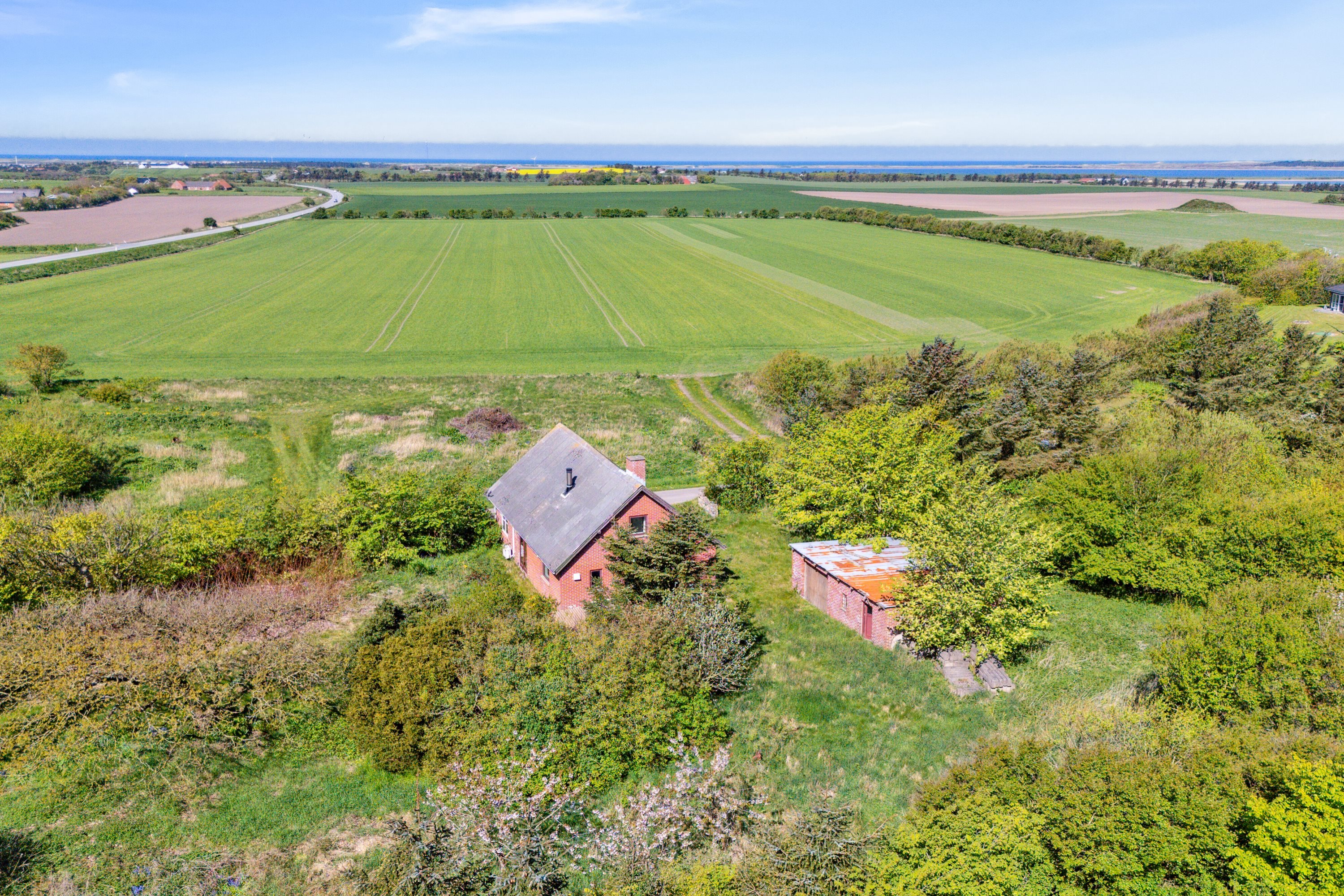 Fremhævet set fra haven billede i fuldskærmstilstand. Billede af Kalkjærvej 7, Vesterby, 7770 Vestervig