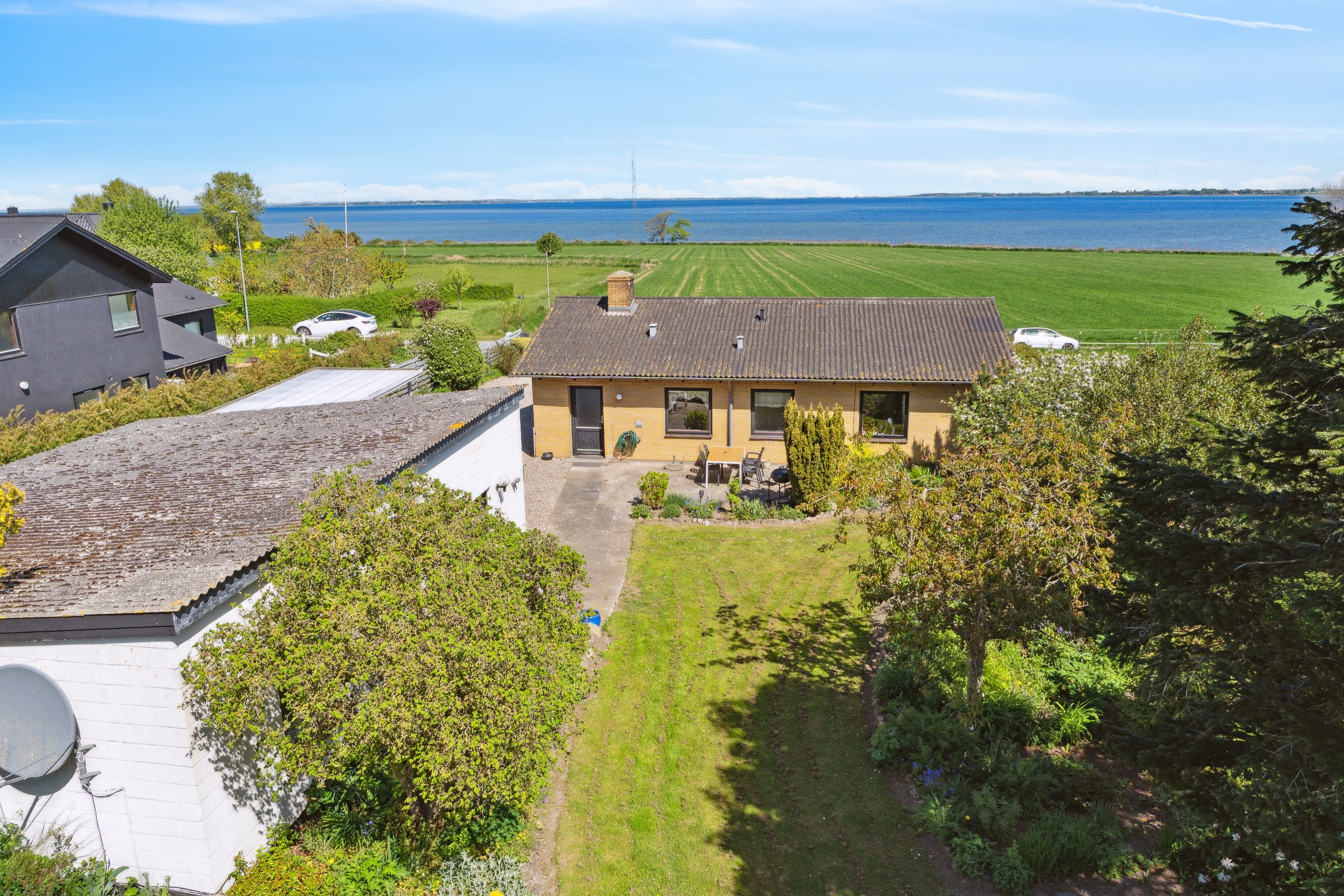 Fremhævet set fra haven billede i fuldskærmstilstand. Billede af Halevejen 17, Ristinge, 5932 Humble