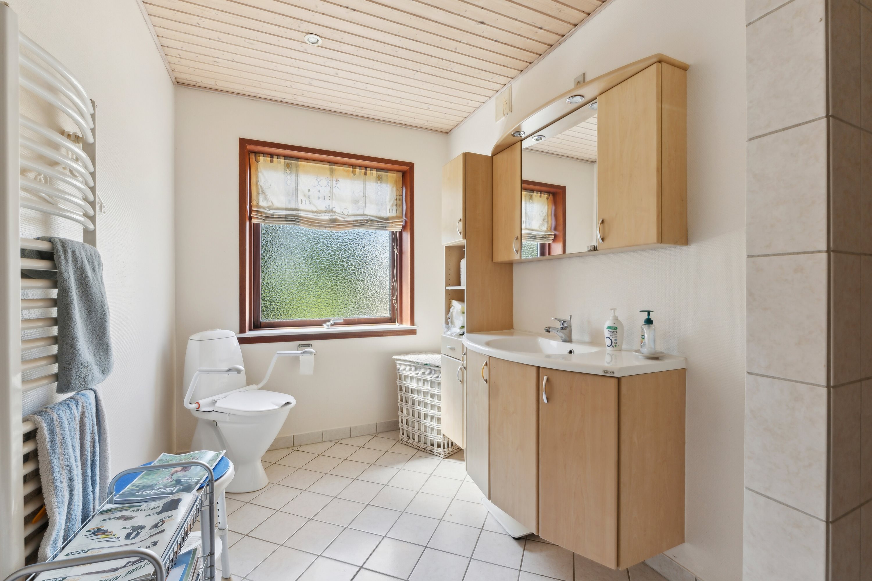 Fremhævet badeværelse billede i fuldskærmstilstand. Billede af Halevejen 17, Ristinge, 5932 Humble