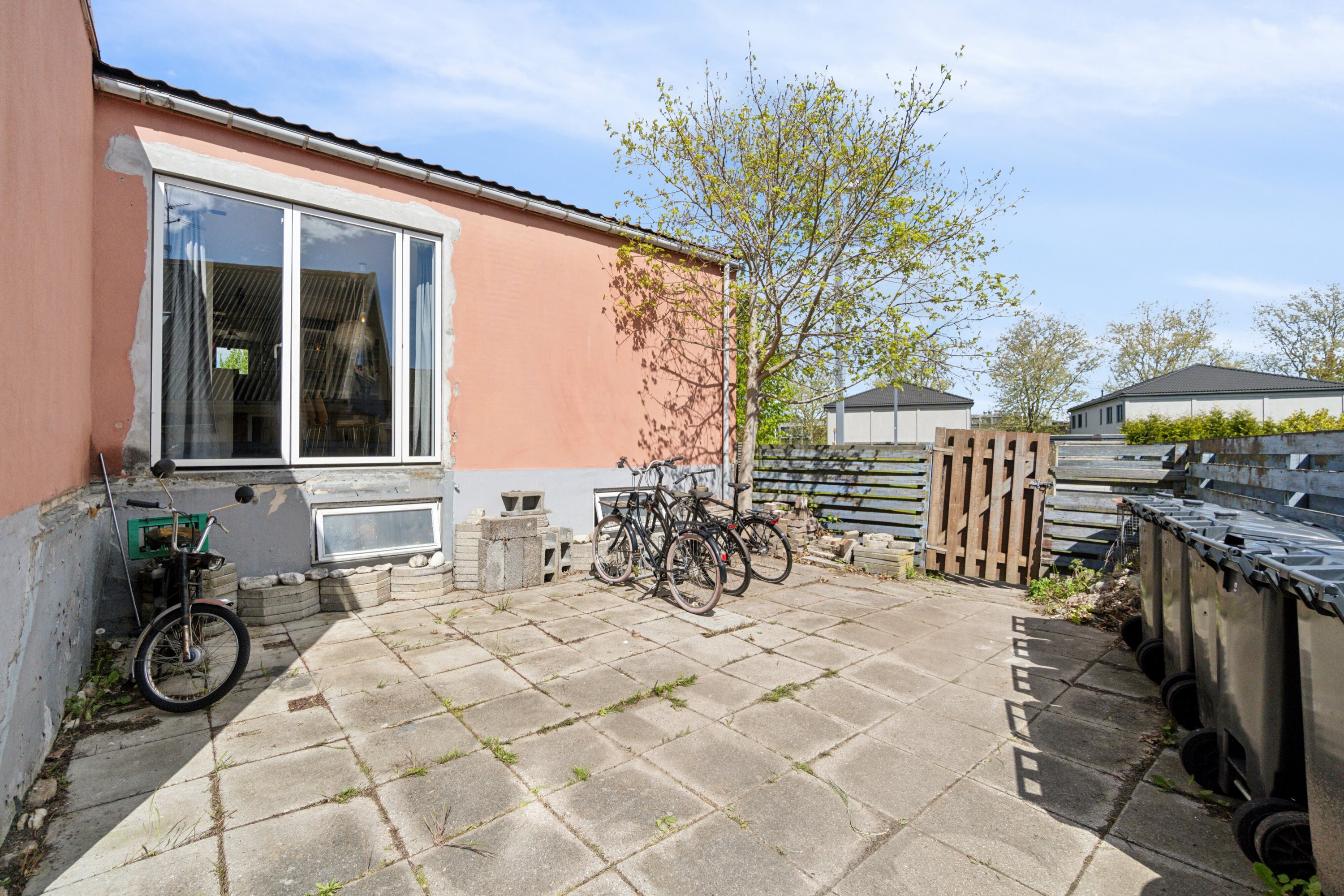 Fremhævet set fra vejen billede i fuldskærmstilstand. Billede af Rødovrevej 379, 2610 Rødovre