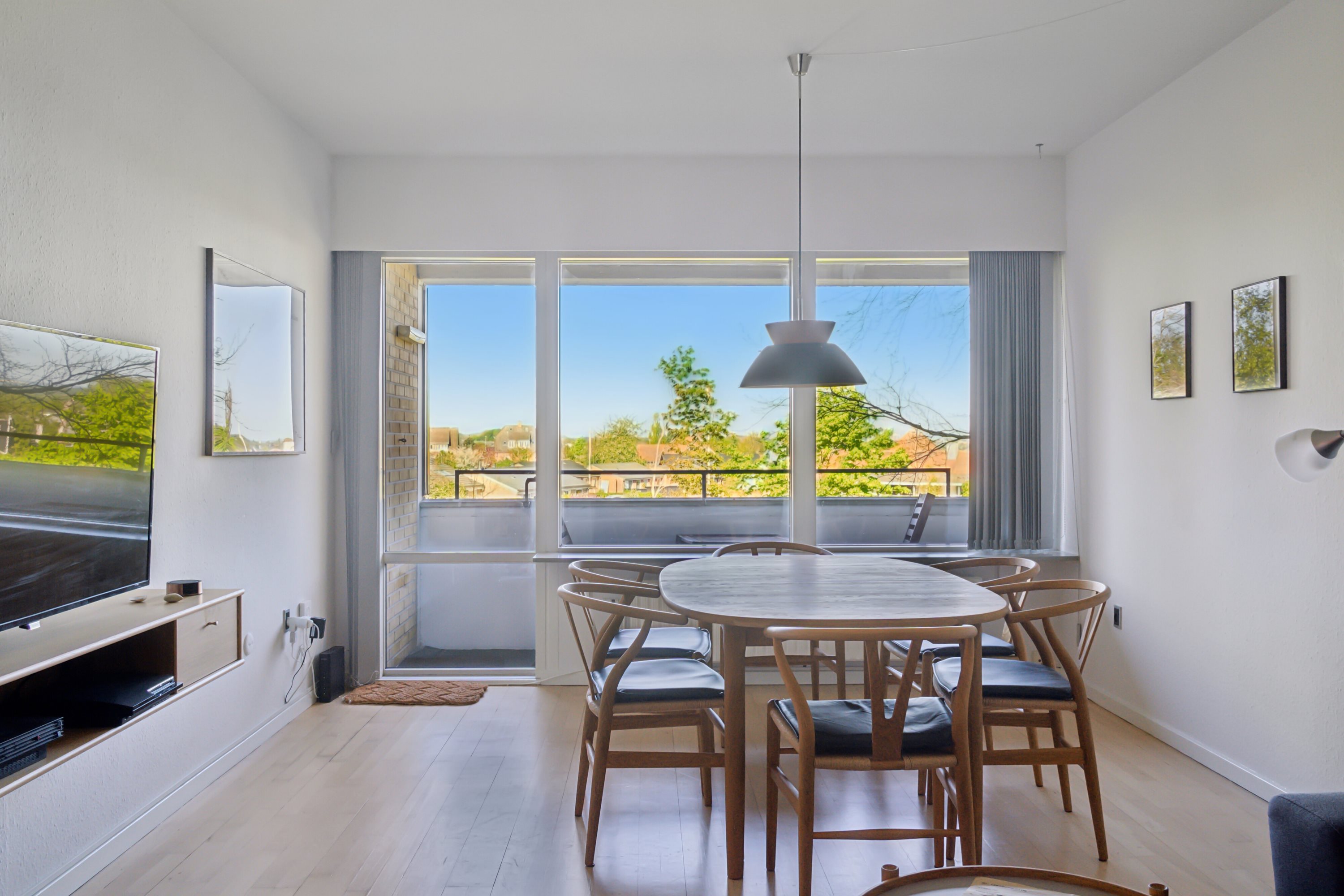 Miniaturebillede 1: stue. Billede af Rundhøj Allé 82, 1. th., 8270 Højbjerg