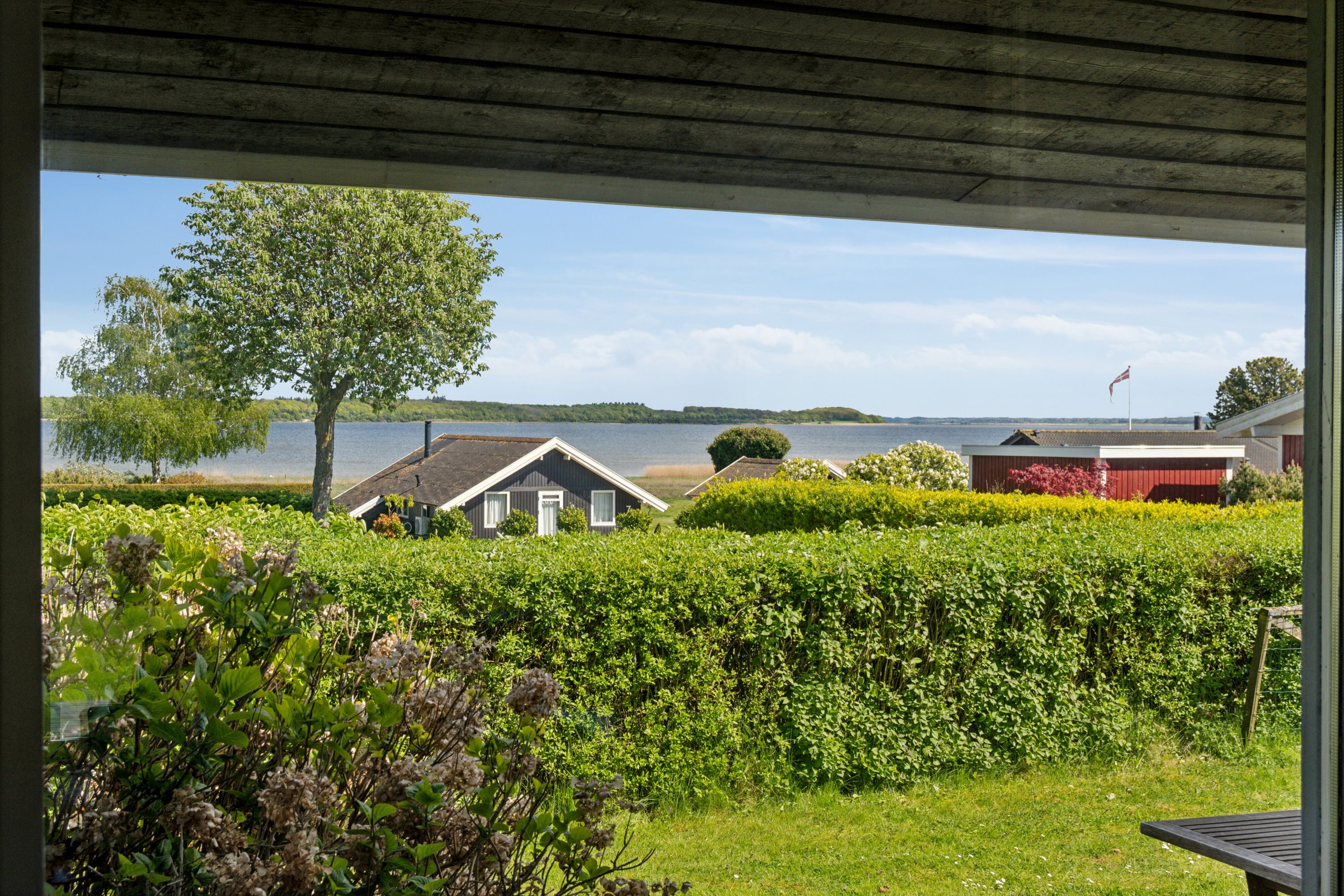 Fremhævet kig til haven billede i fuldskærmstilstand. Billede af Strandagervej 12, Enø, 4736 Karrebæksminde