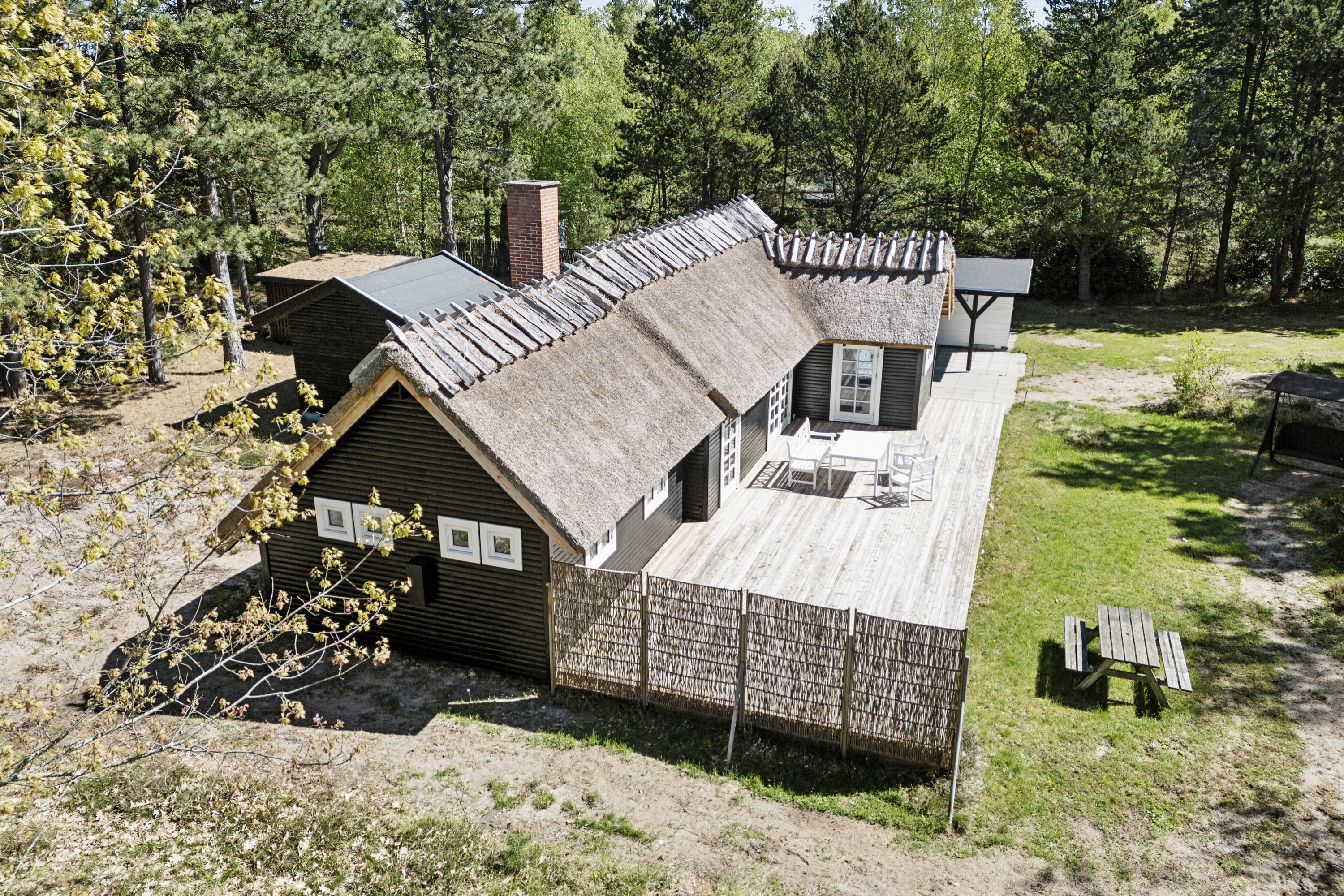 Miniaturebillede 1: set fra haven. Billede af Tengslemark Strandvej 18B, Tengslemark Lyng, 4573 Højby