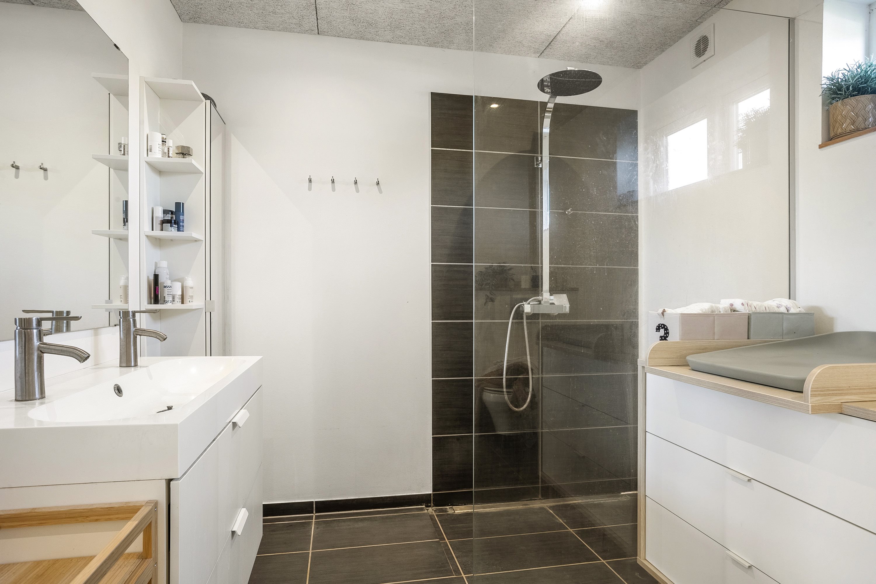 Fremhævet badeværelse billede i fuldskærmstilstand. Billede af Søndervangvej 2, Askov, 6600 Vejen