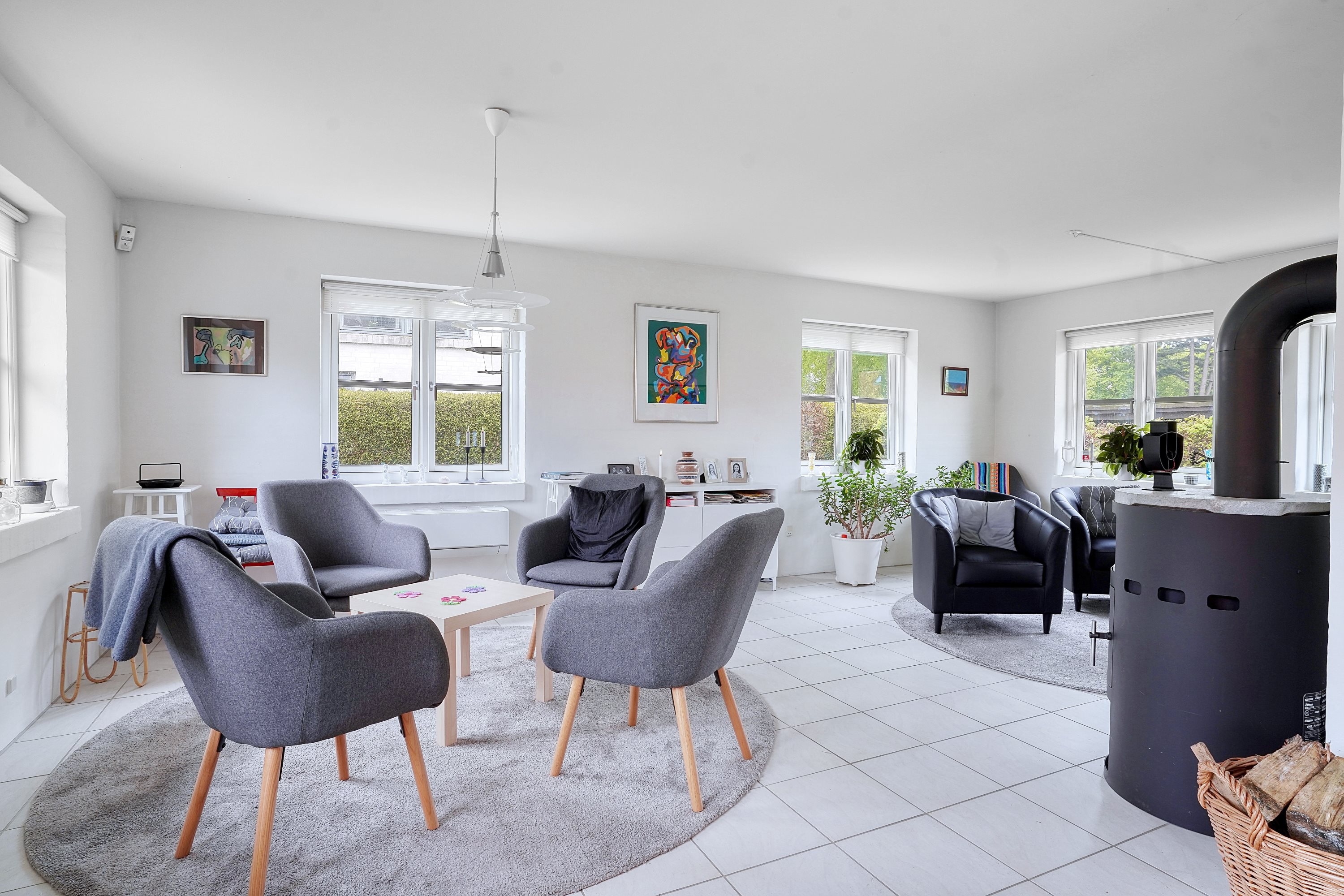 Fremhævet stue billede i fuldskærmstilstand. Billede af Munkerup Have 10, 3120 Dronningmølle