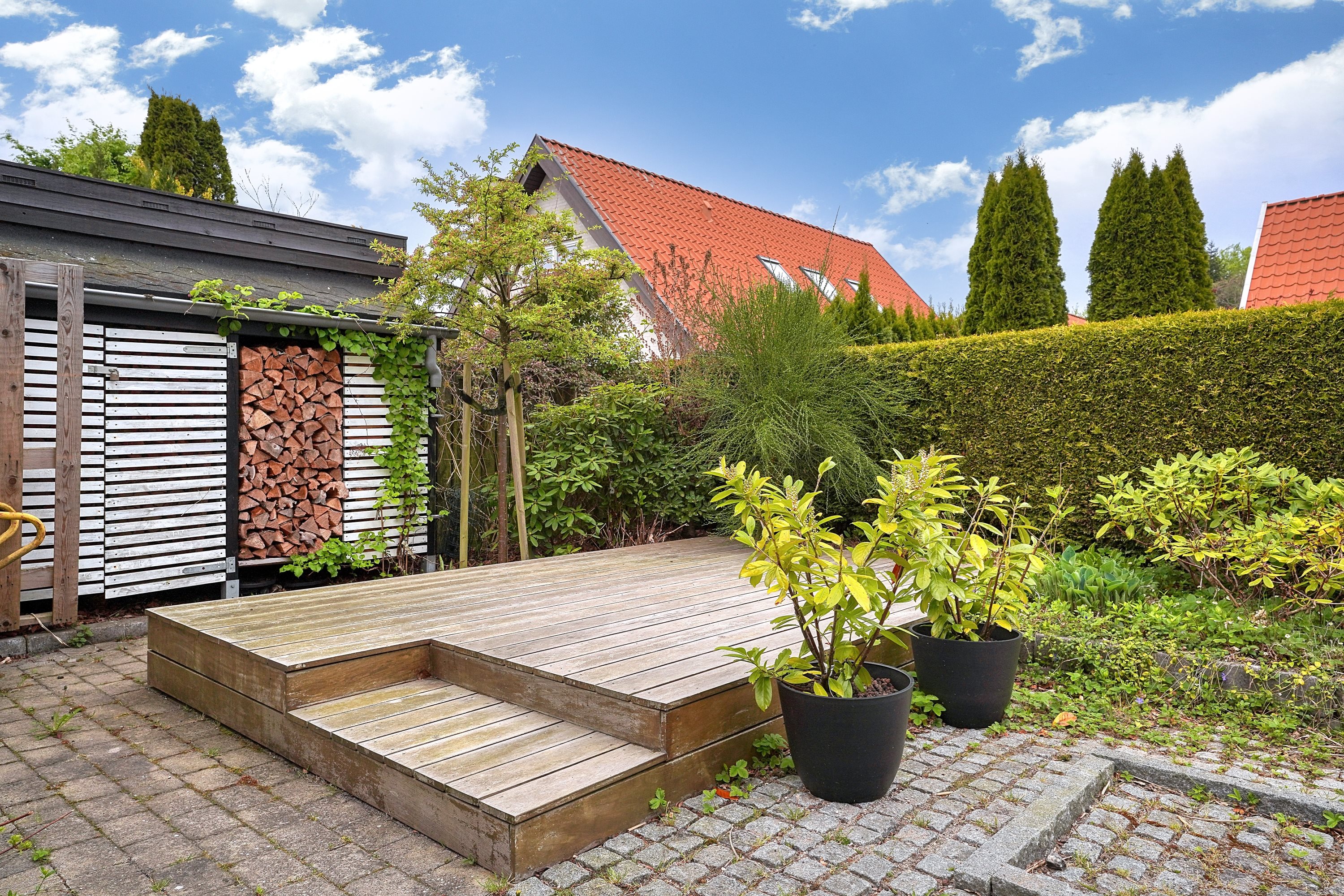 Fremhævet terrasse billede i fuldskærmstilstand. Billede af Munkerup Have 10, 3120 Dronningmølle