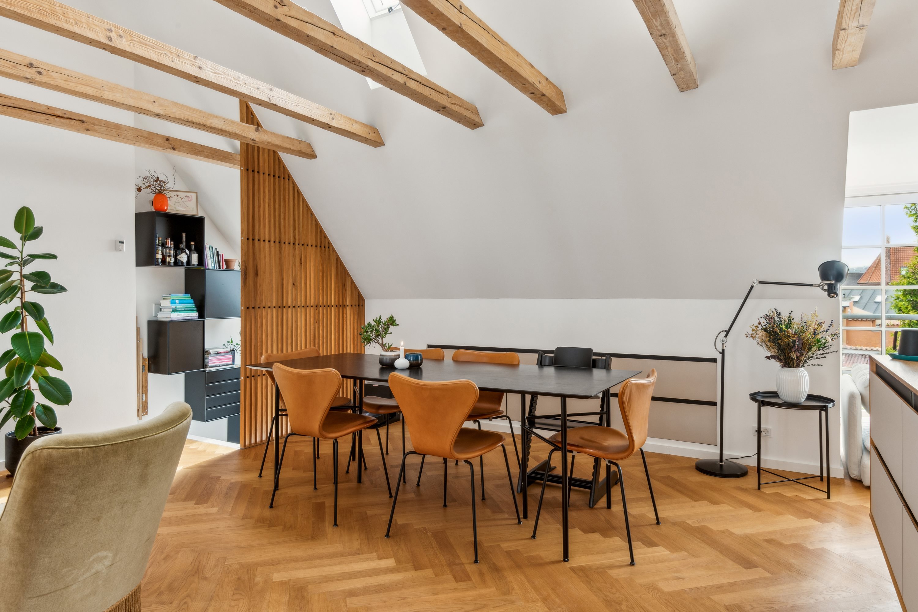 Fremhævet køkken-alrum billede i fuldskærmstilstand. Billede af Hjelmerstald 37, 1., 9000 Aalborg