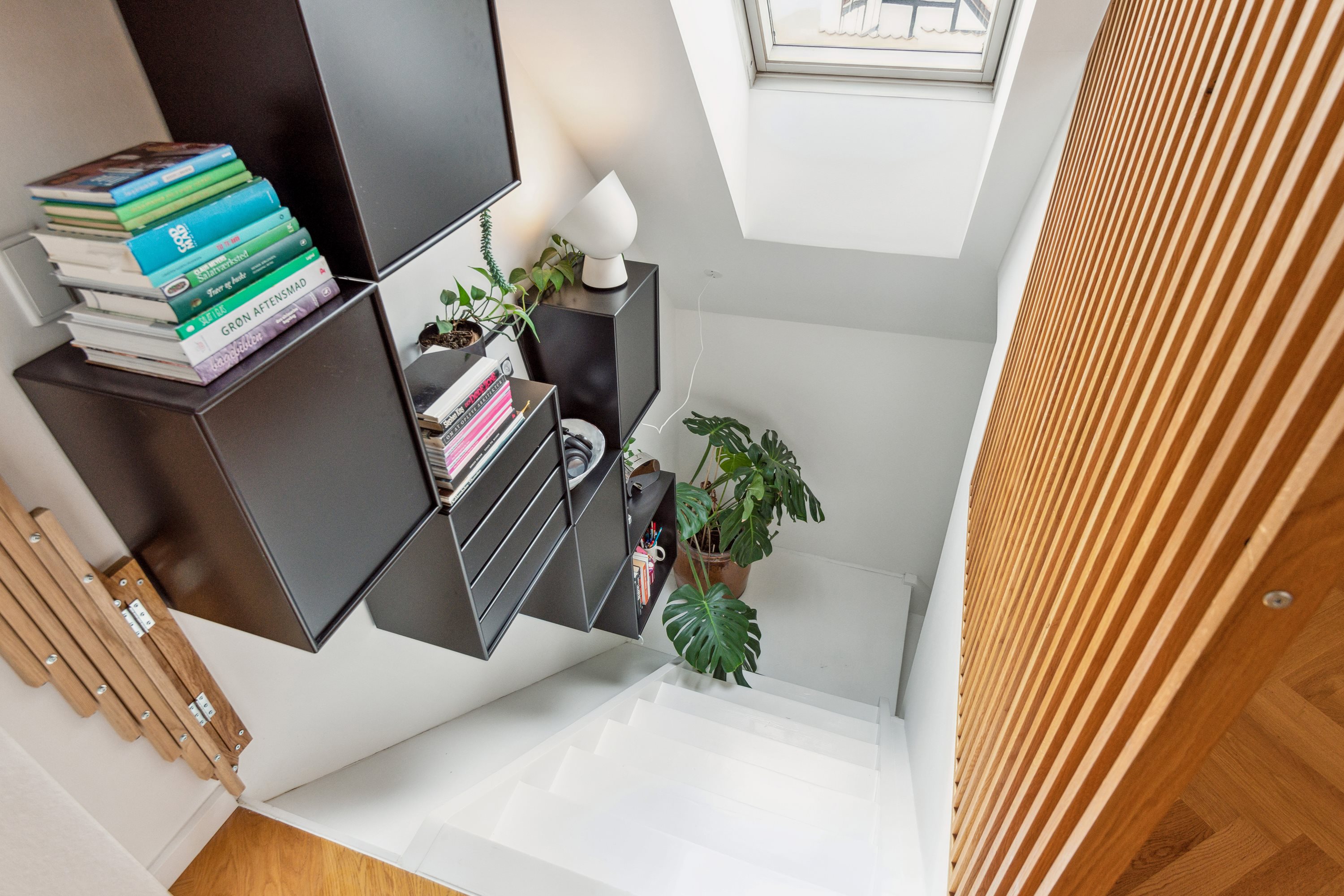 Fremhævet trappe billede i fuldskærmstilstand. Billede af Hjelmerstald 37, 1., 9000 Aalborg