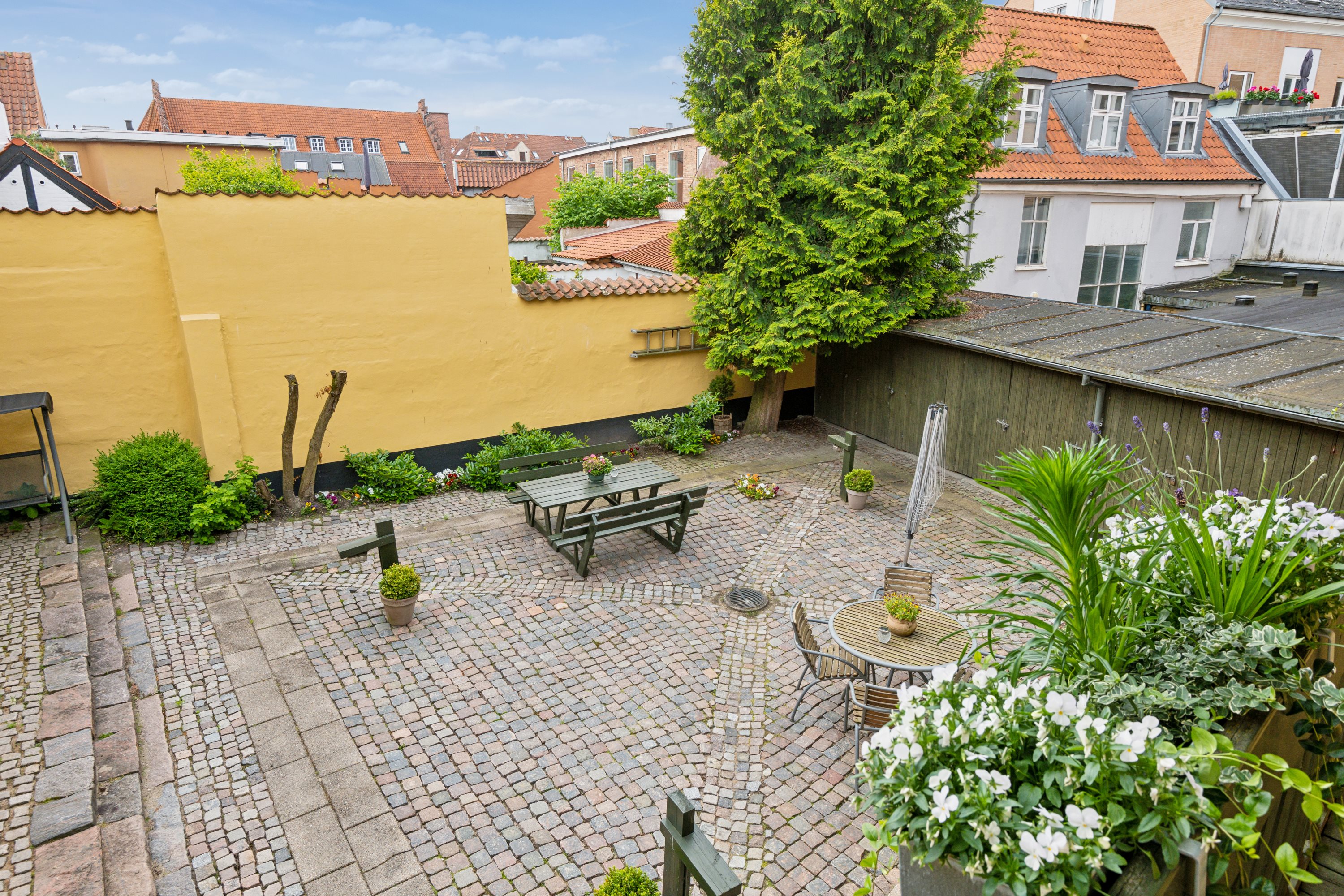 Fremhævet baggård billede i fuldskærmstilstand. Billede af Hjelmerstald 37, 1., 9000 Aalborg