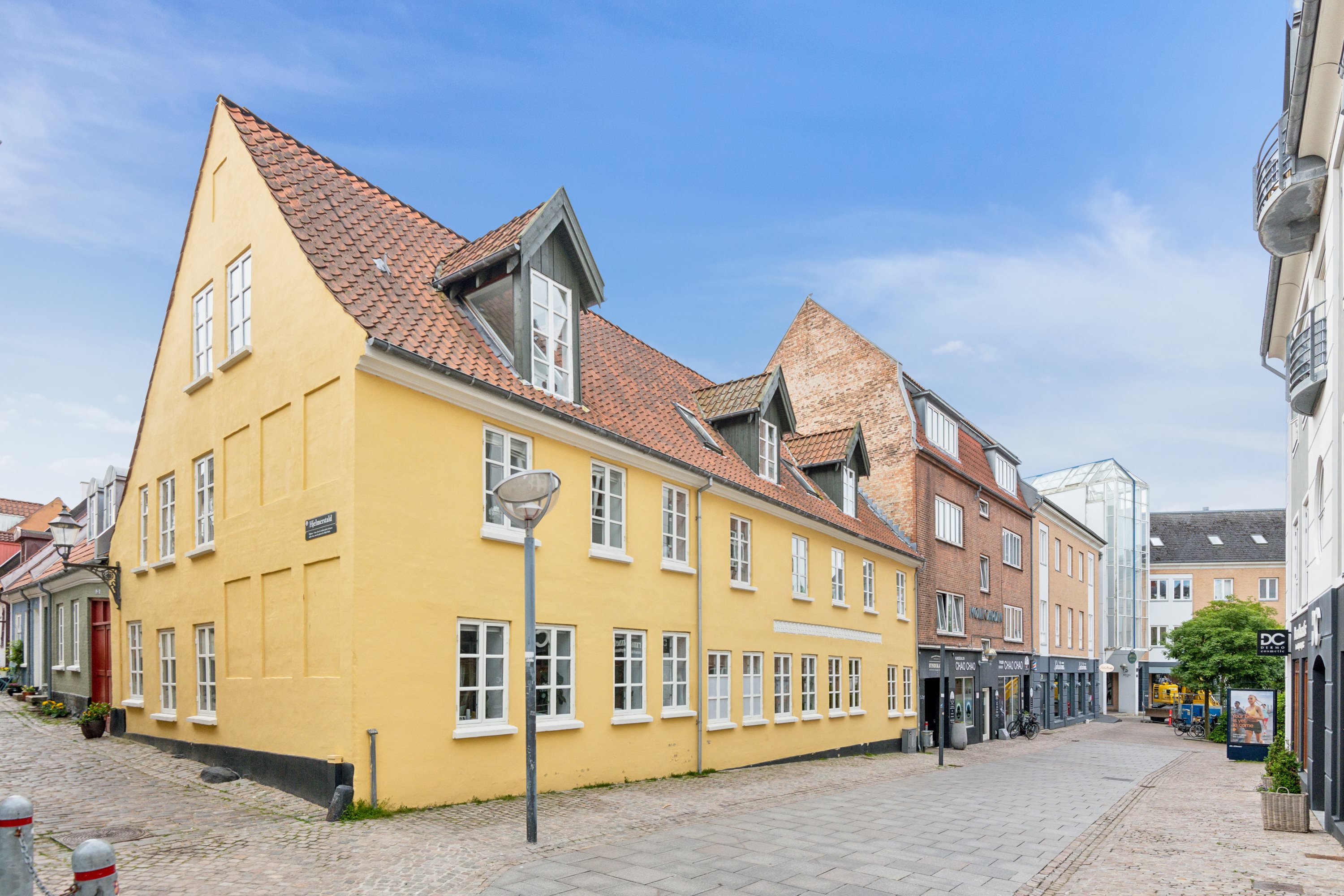 Fremhævet ejendommen billede i fuldskærmstilstand. Billede af Hjelmerstald 37, 1., 9000 Aalborg