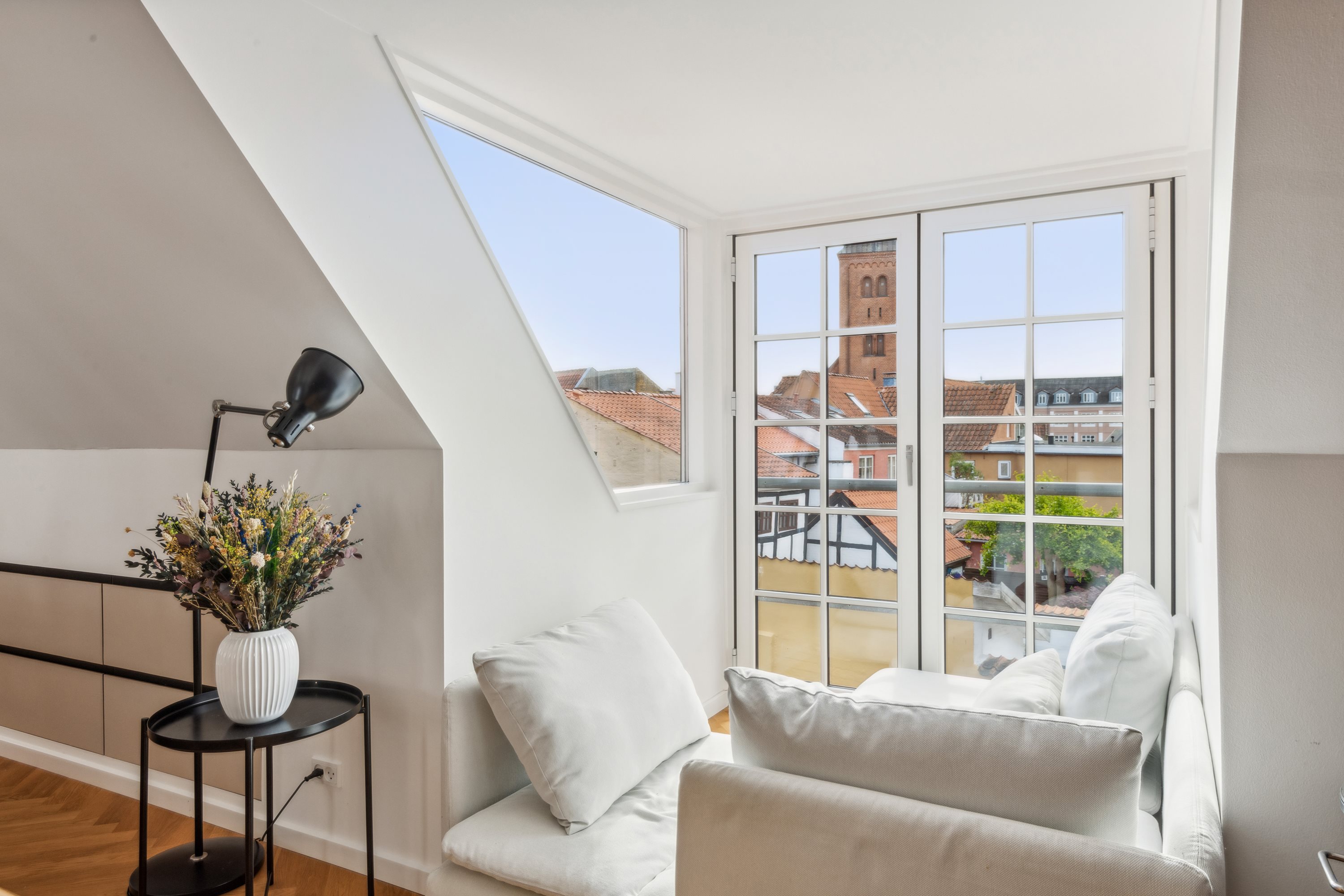 Fremhævet køkken-alrum billede i fuldskærmstilstand. Billede af Hjelmerstald 37, 1., 9000 Aalborg